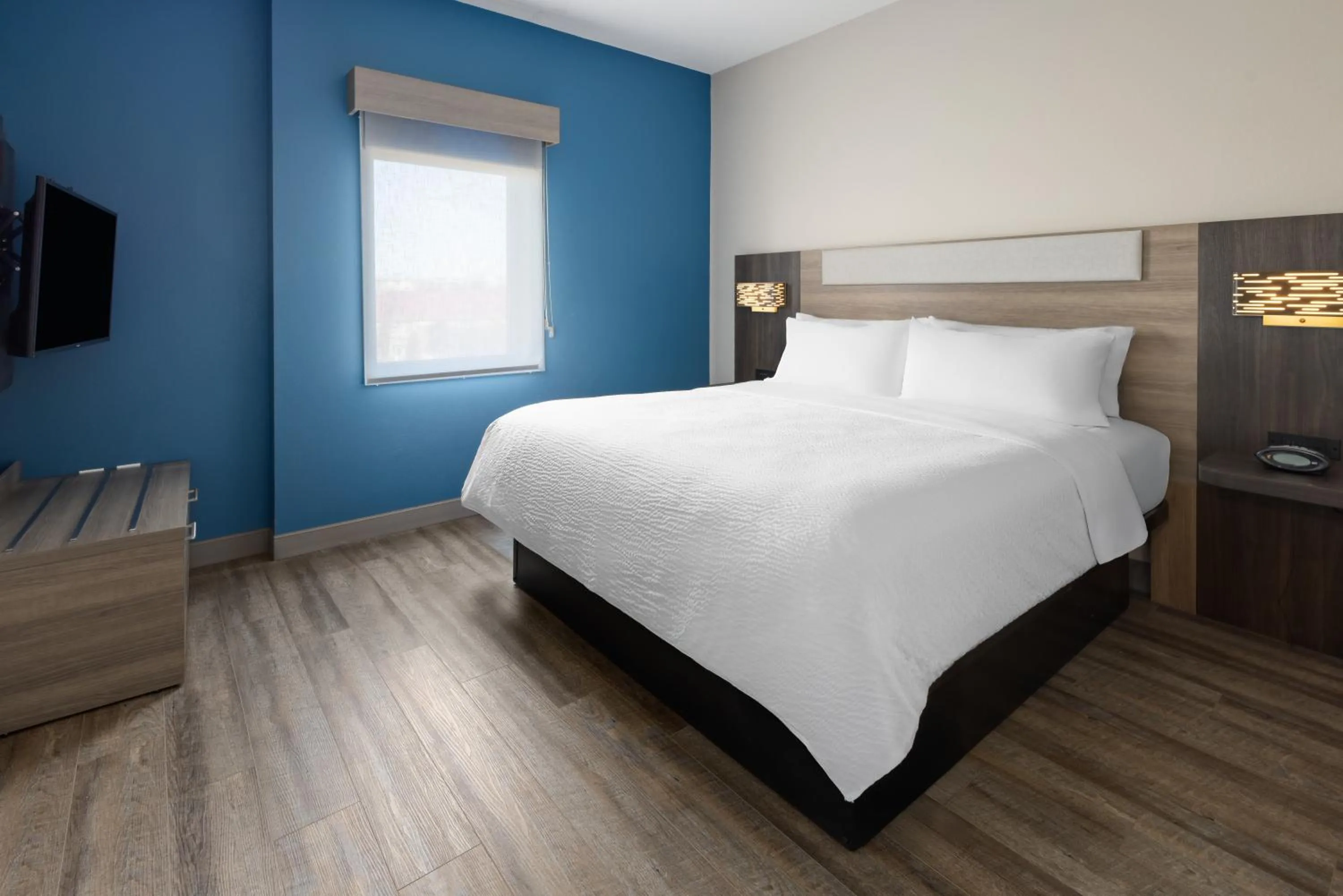 Bed in Holiday Inn Express & Suites Leesburg - Historic District by IHG