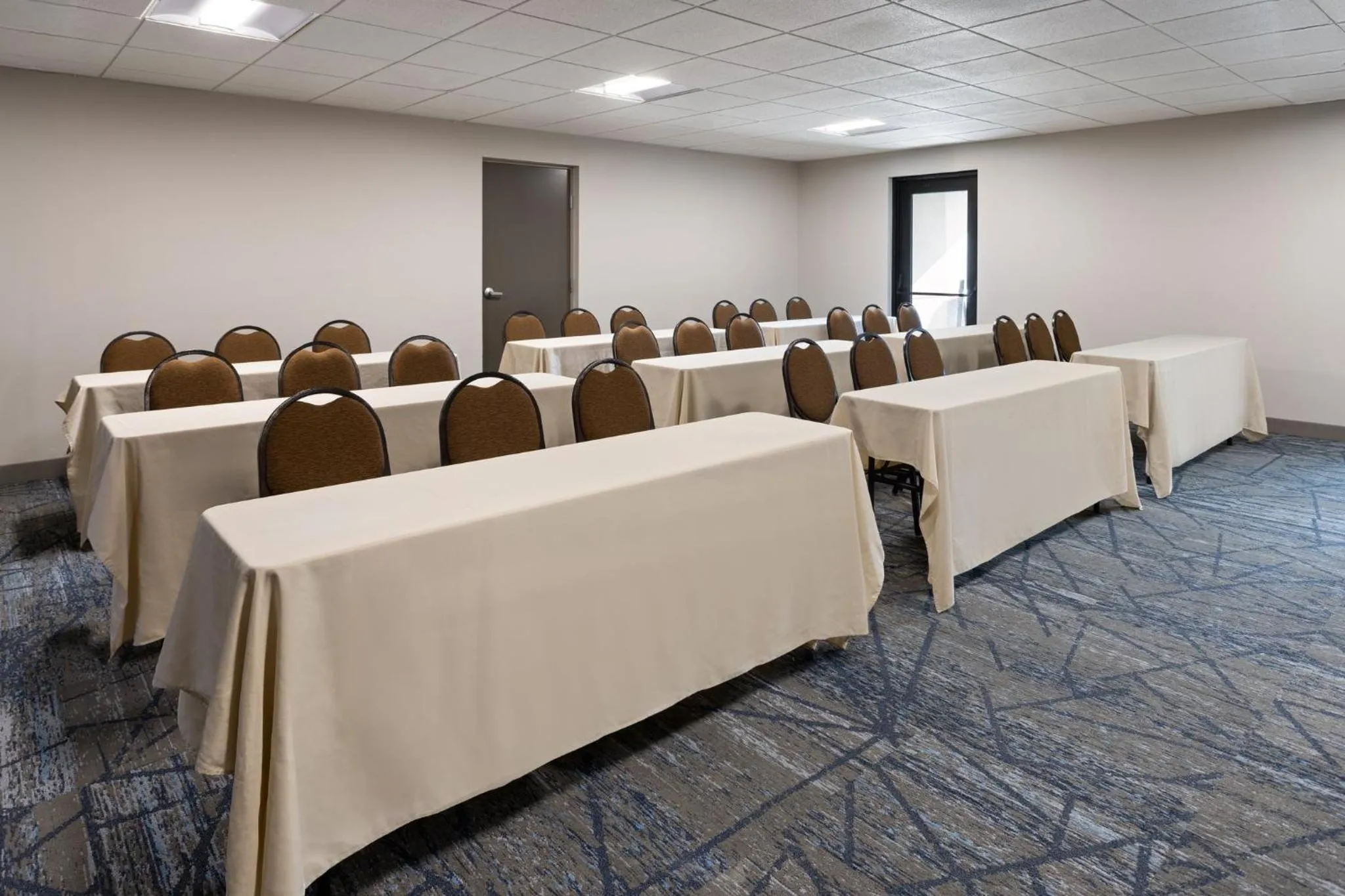 Meeting/conference room in Holiday Inn Express & Suites Leesburg - Historic District by IHG