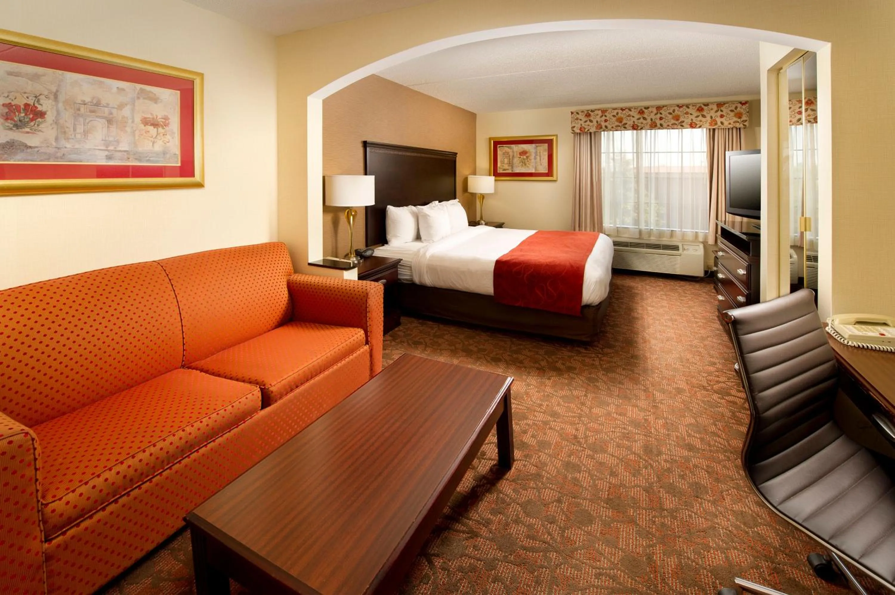 Bed in Comfort Suites Dulles Airport