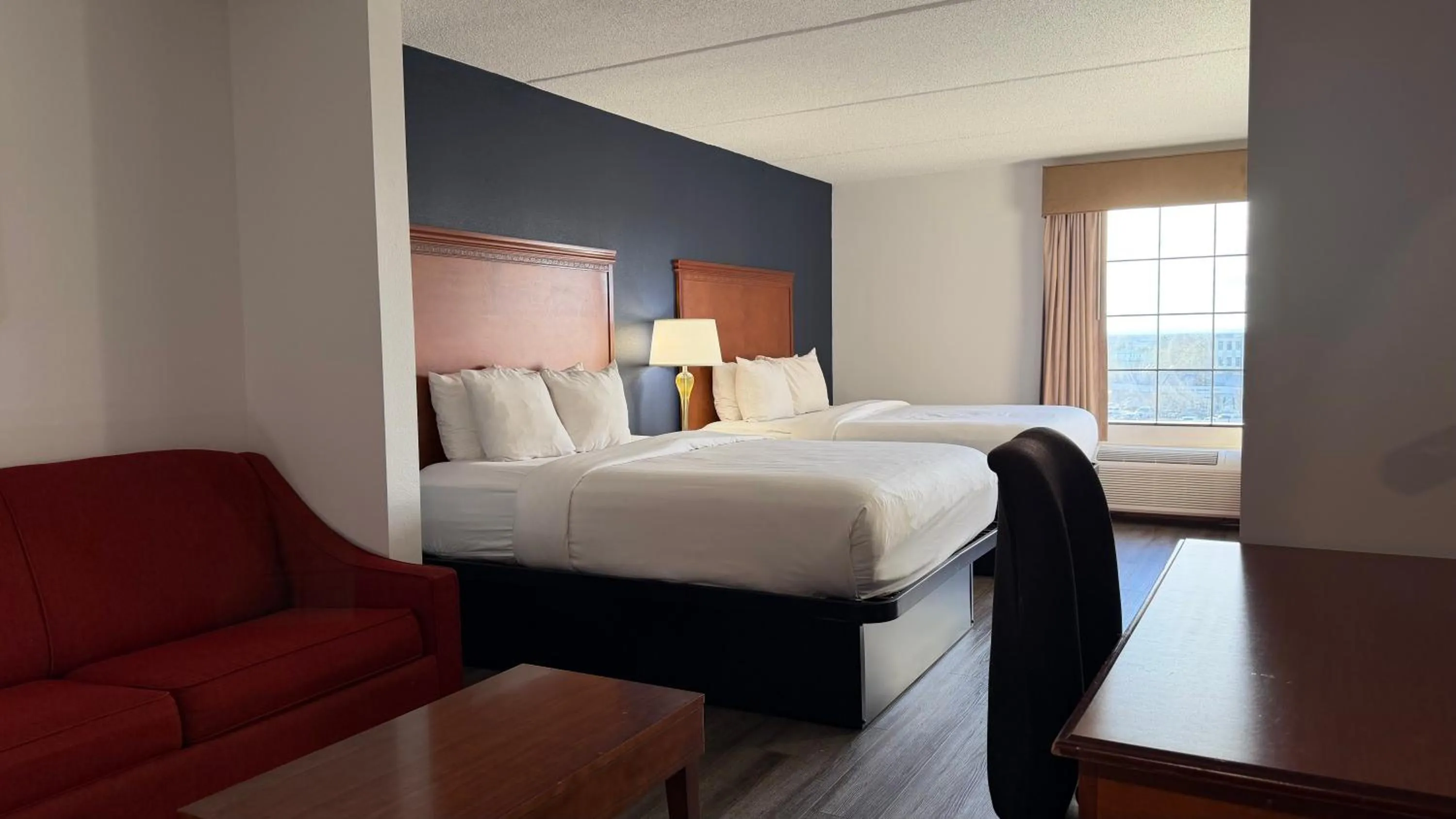 Bed in Comfort Suites Dulles Airport