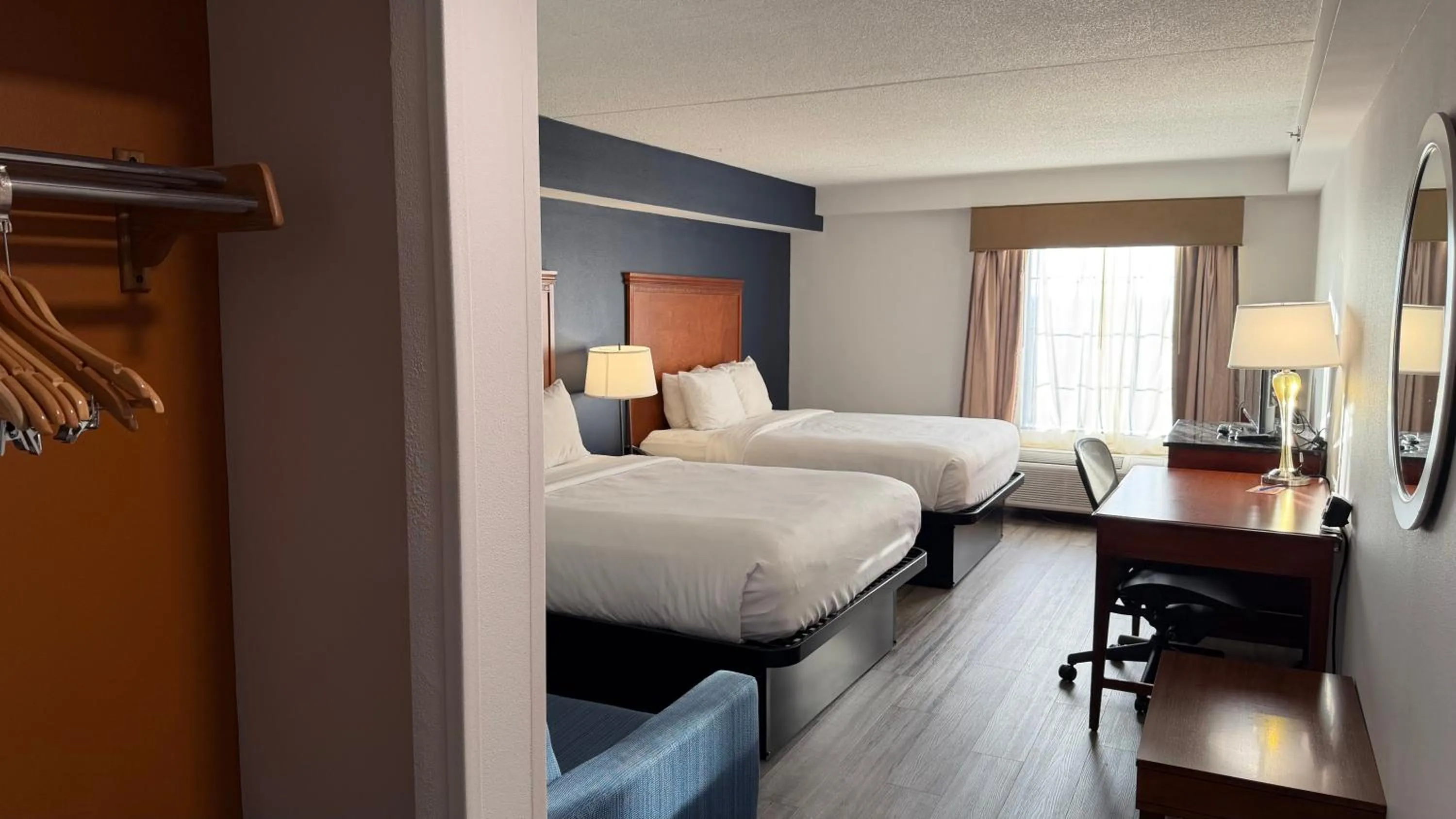 Bed in Comfort Suites Dulles Airport