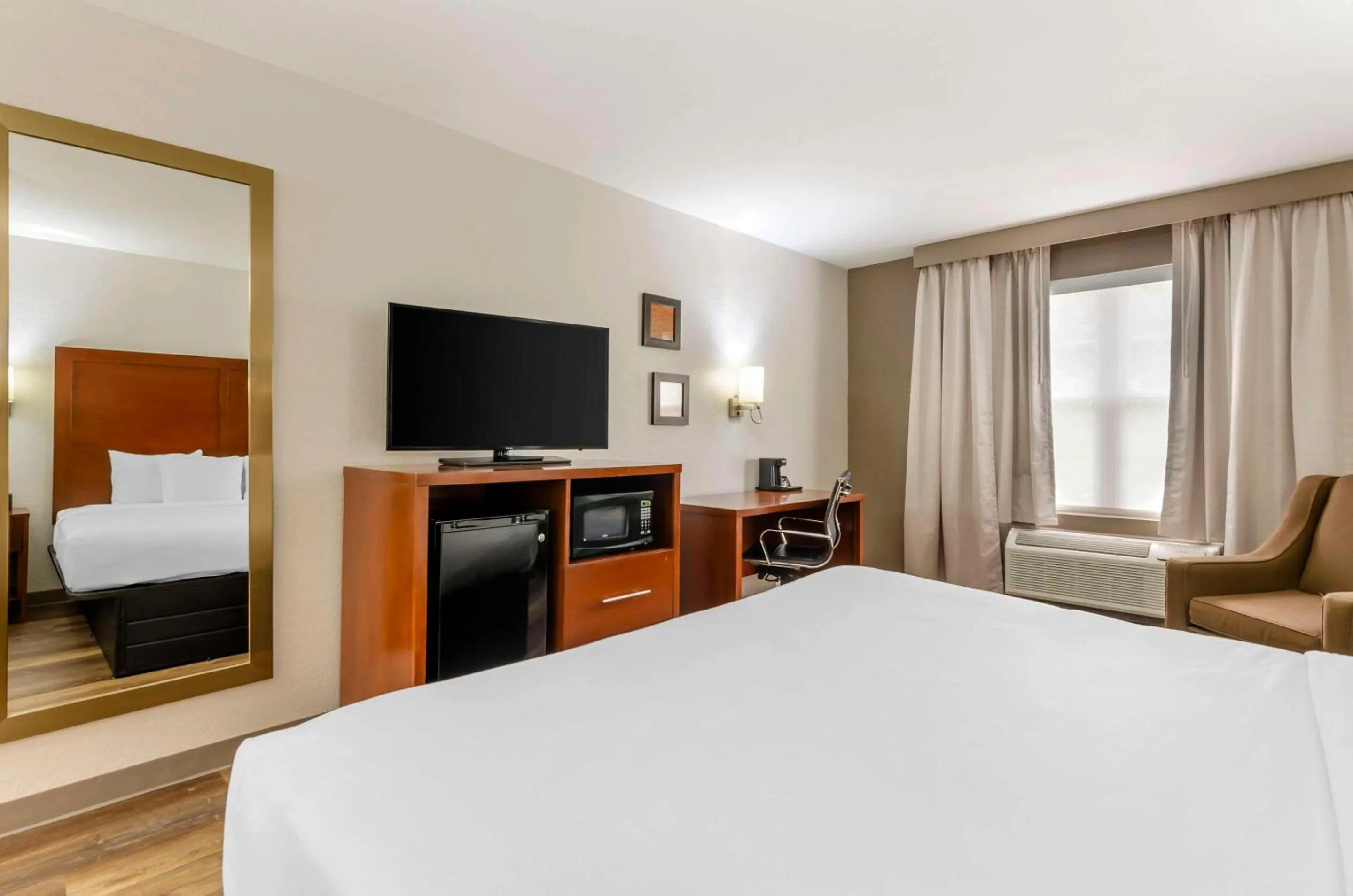 Bedroom, Bed in Comfort Inn Wytheville - Fort Chiswell