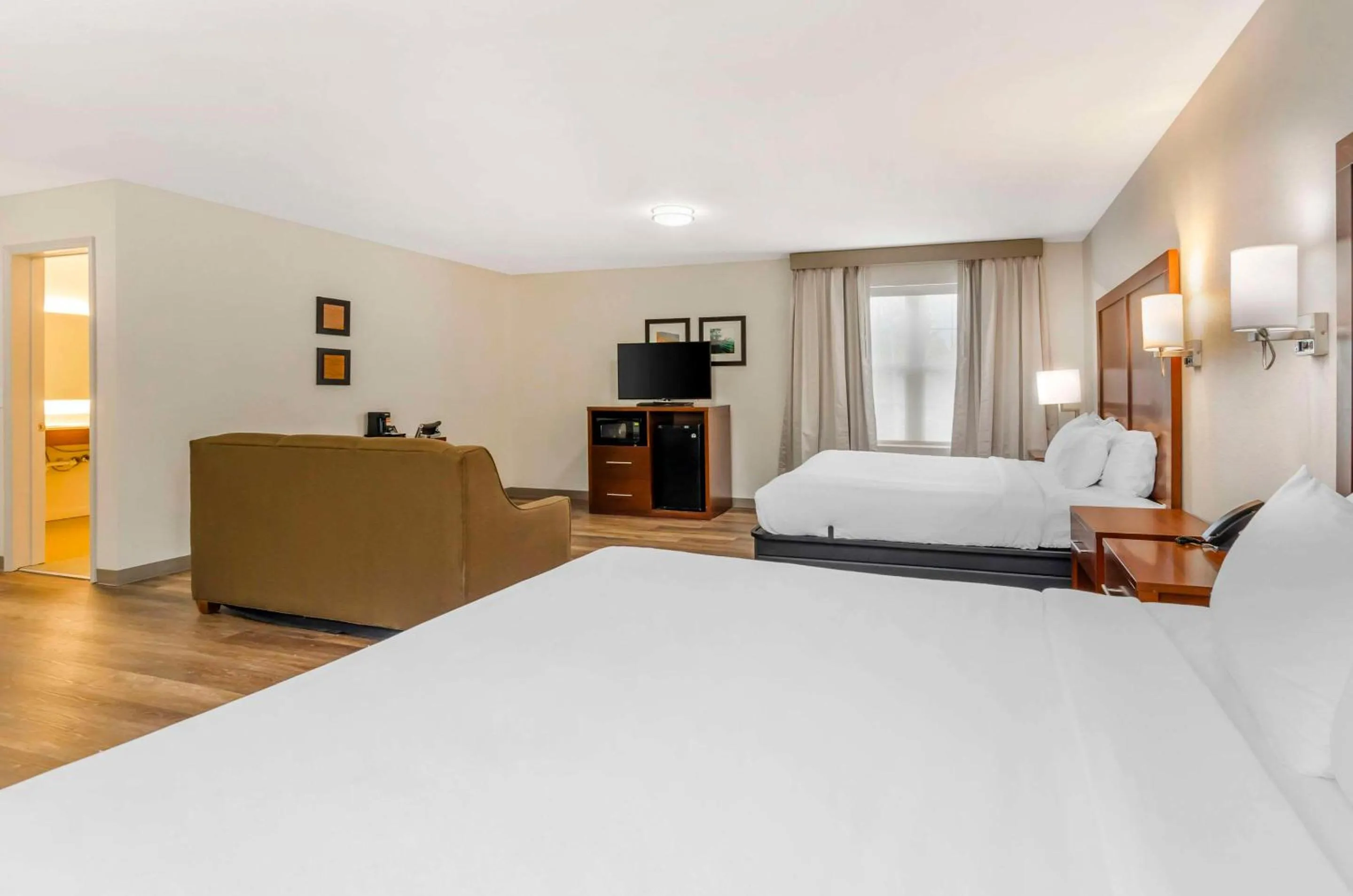 Bedroom, Bed in Comfort Inn Wytheville - Fort Chiswell