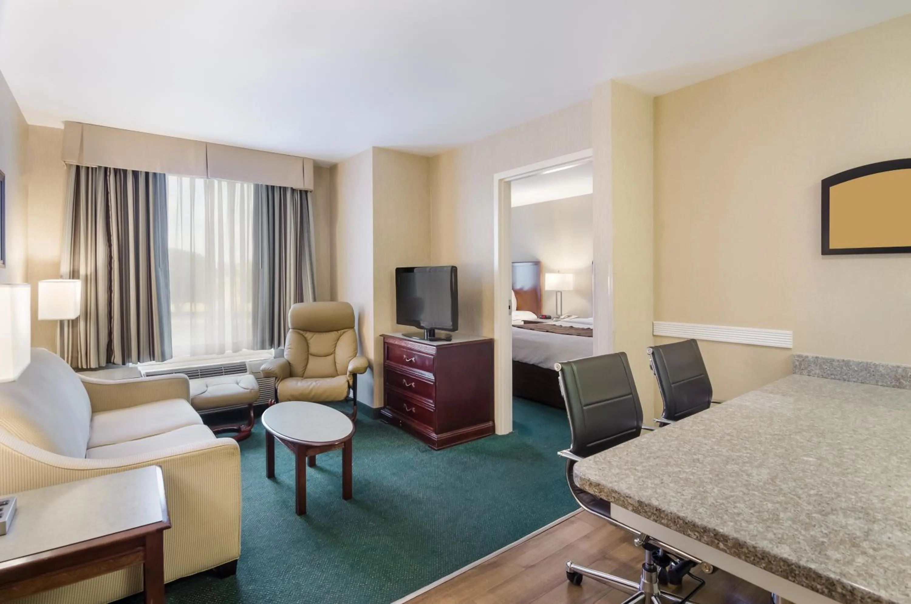 Living room, Bed in MainStay Suites Roanoke Airport