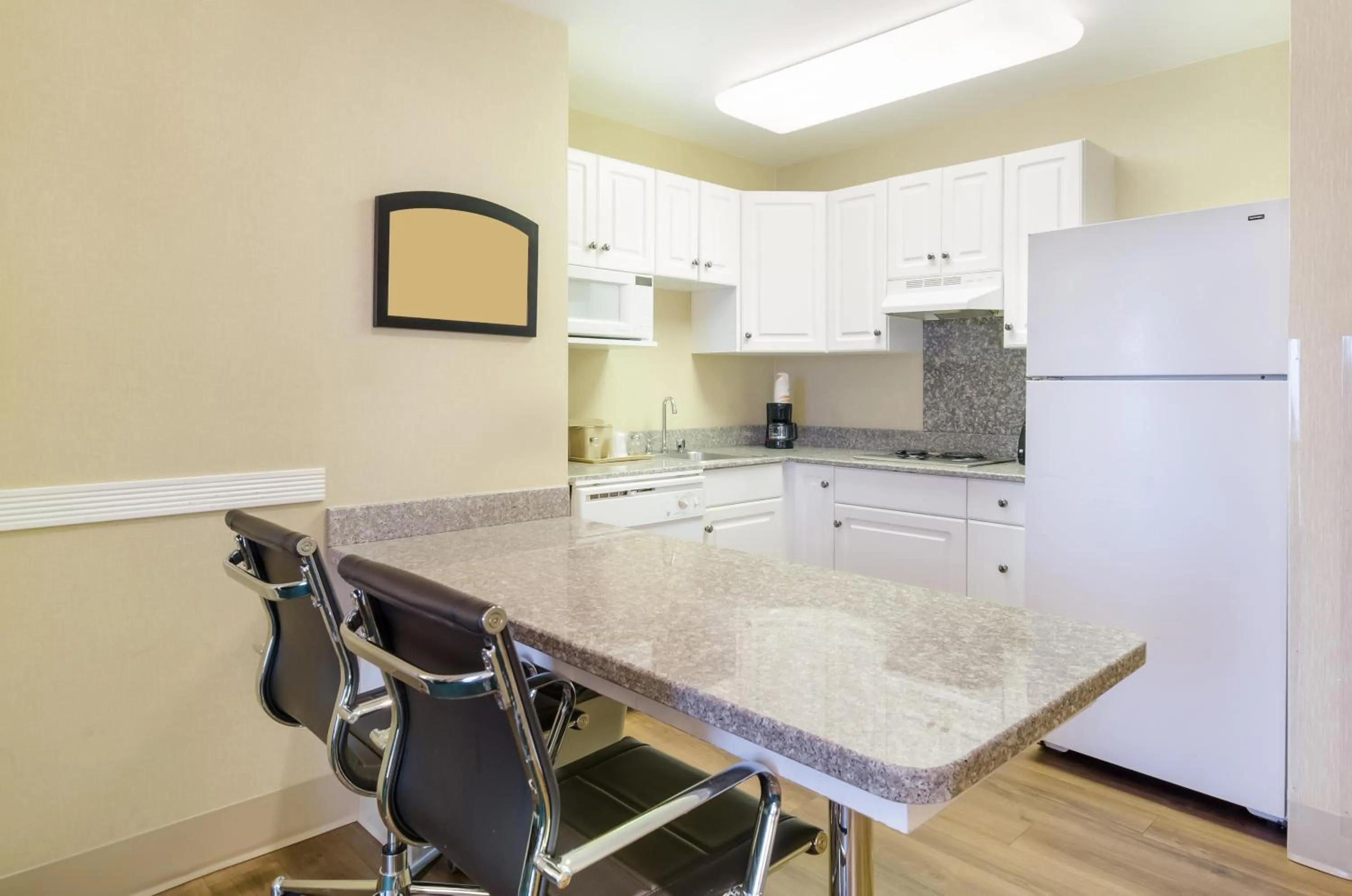 Kitchen or kitchenette in MainStay Suites Roanoke Airport