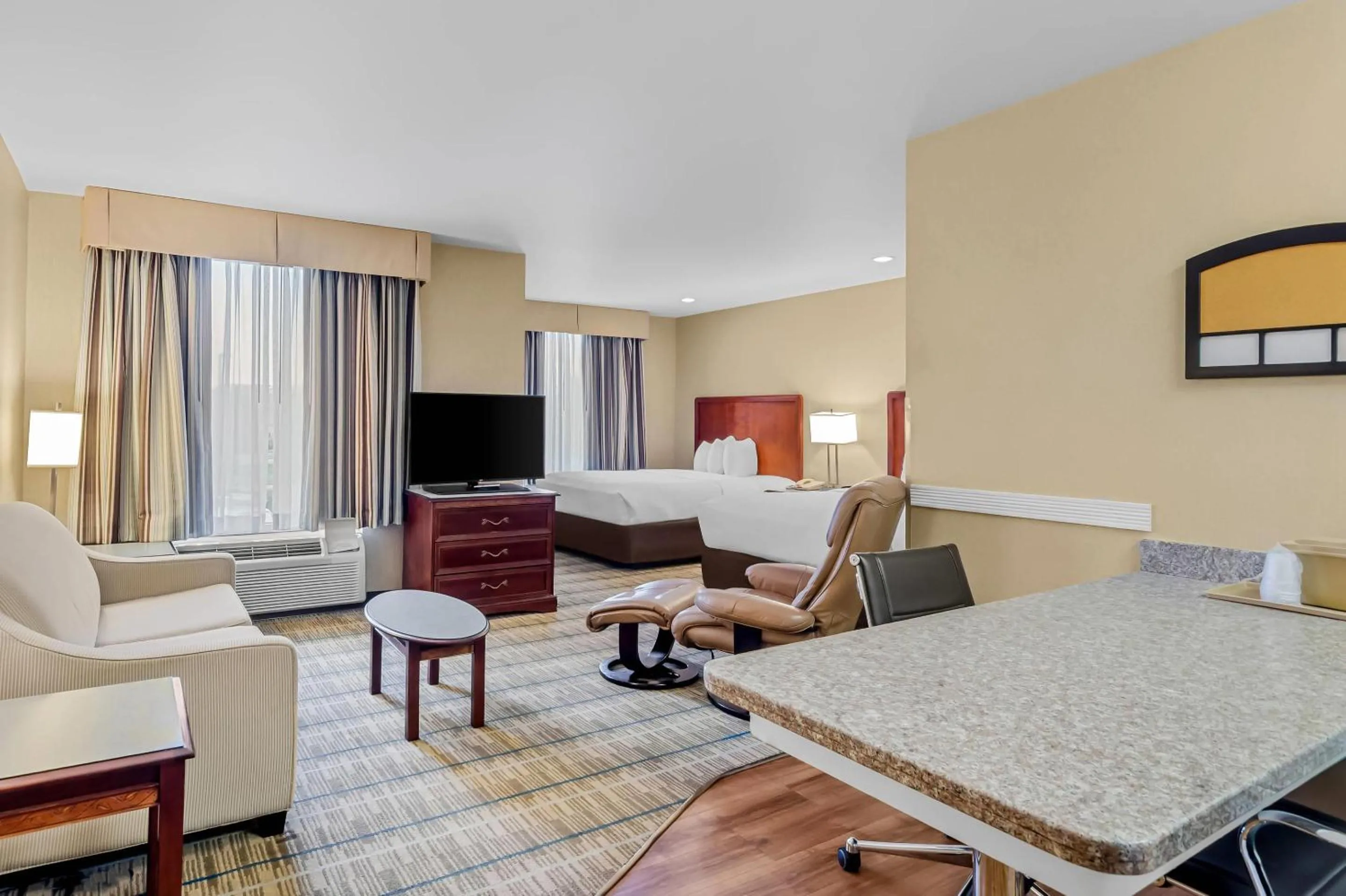 Bedroom in MainStay Suites Roanoke Airport