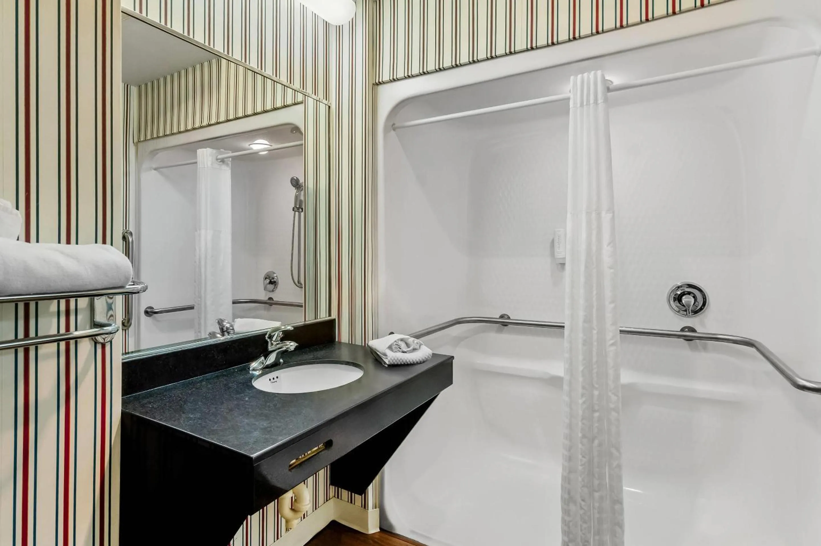 Bedroom in MainStay Suites Roanoke Airport