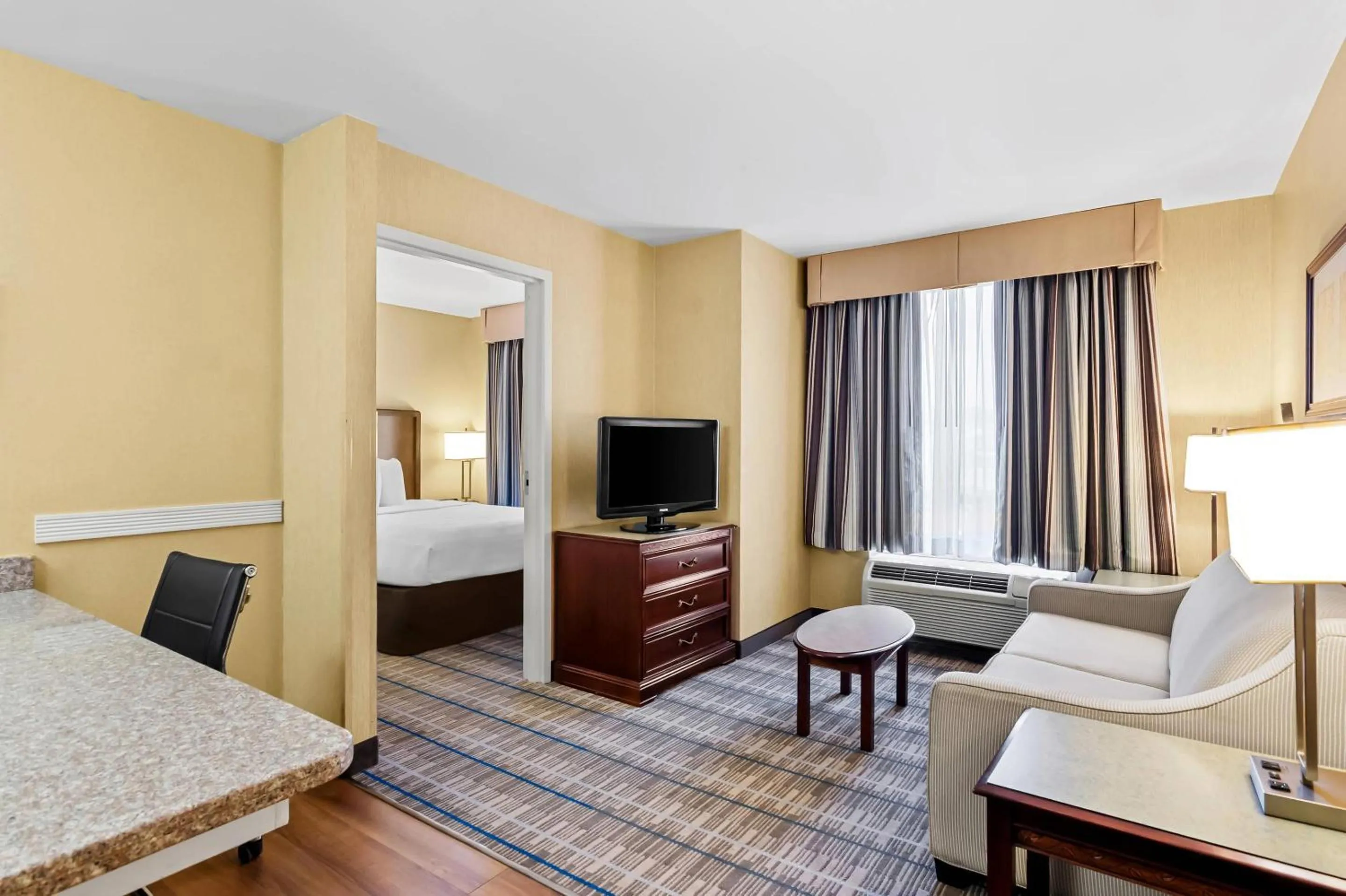 Bedroom, Bed in MainStay Suites Roanoke Airport