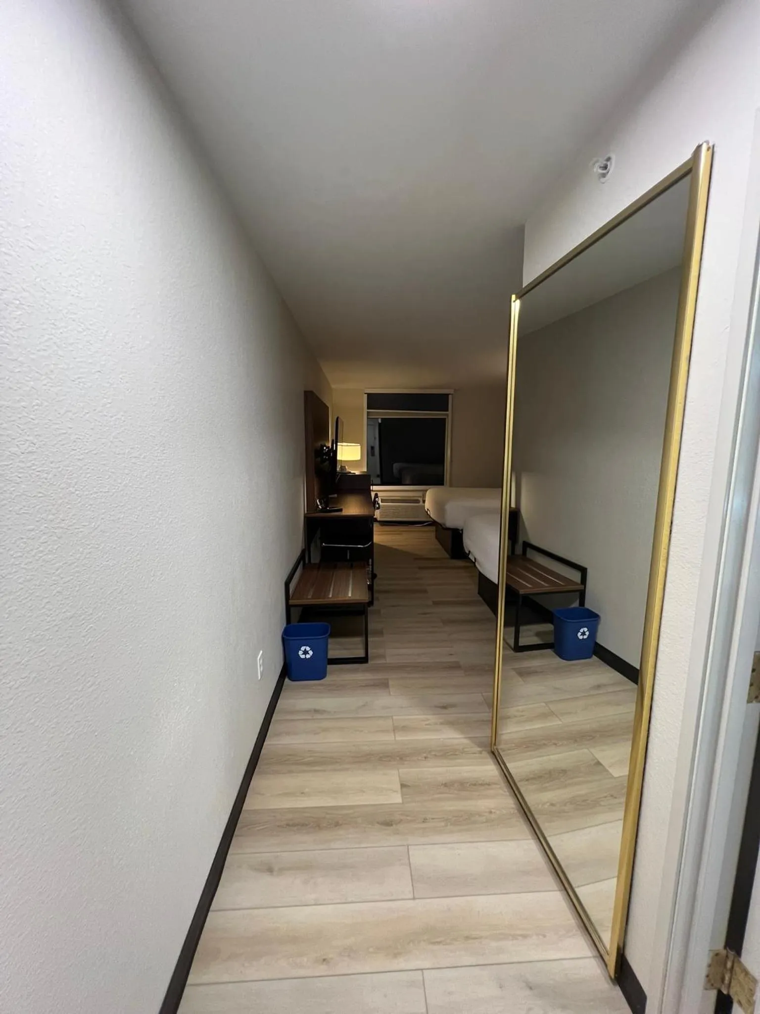 wardrobe, Bed in Wingate by Wyndham I-81 Exit 101- Newly Renovated