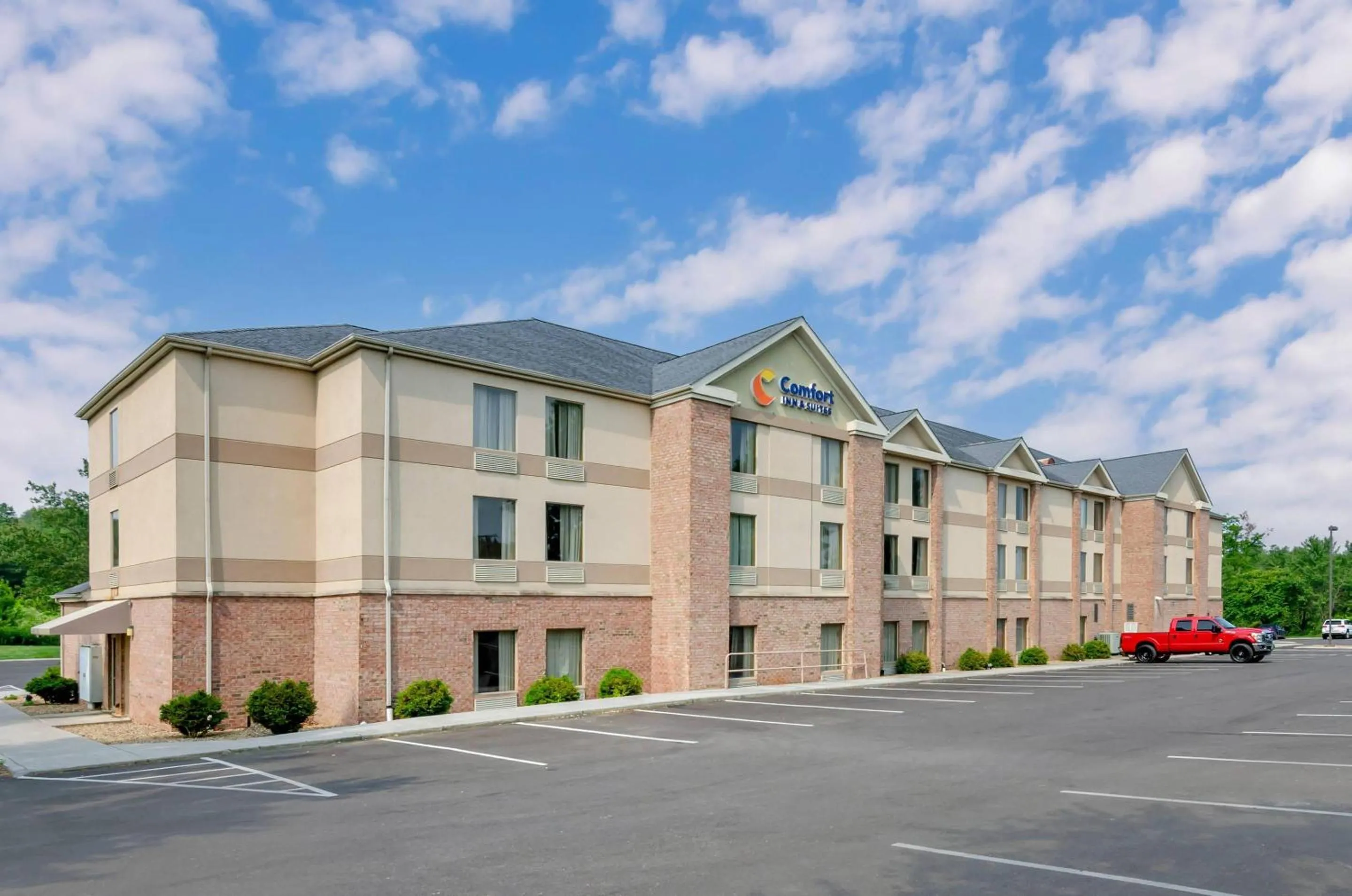 Property building in Comfort Inn & Suites Christiansburg I-81