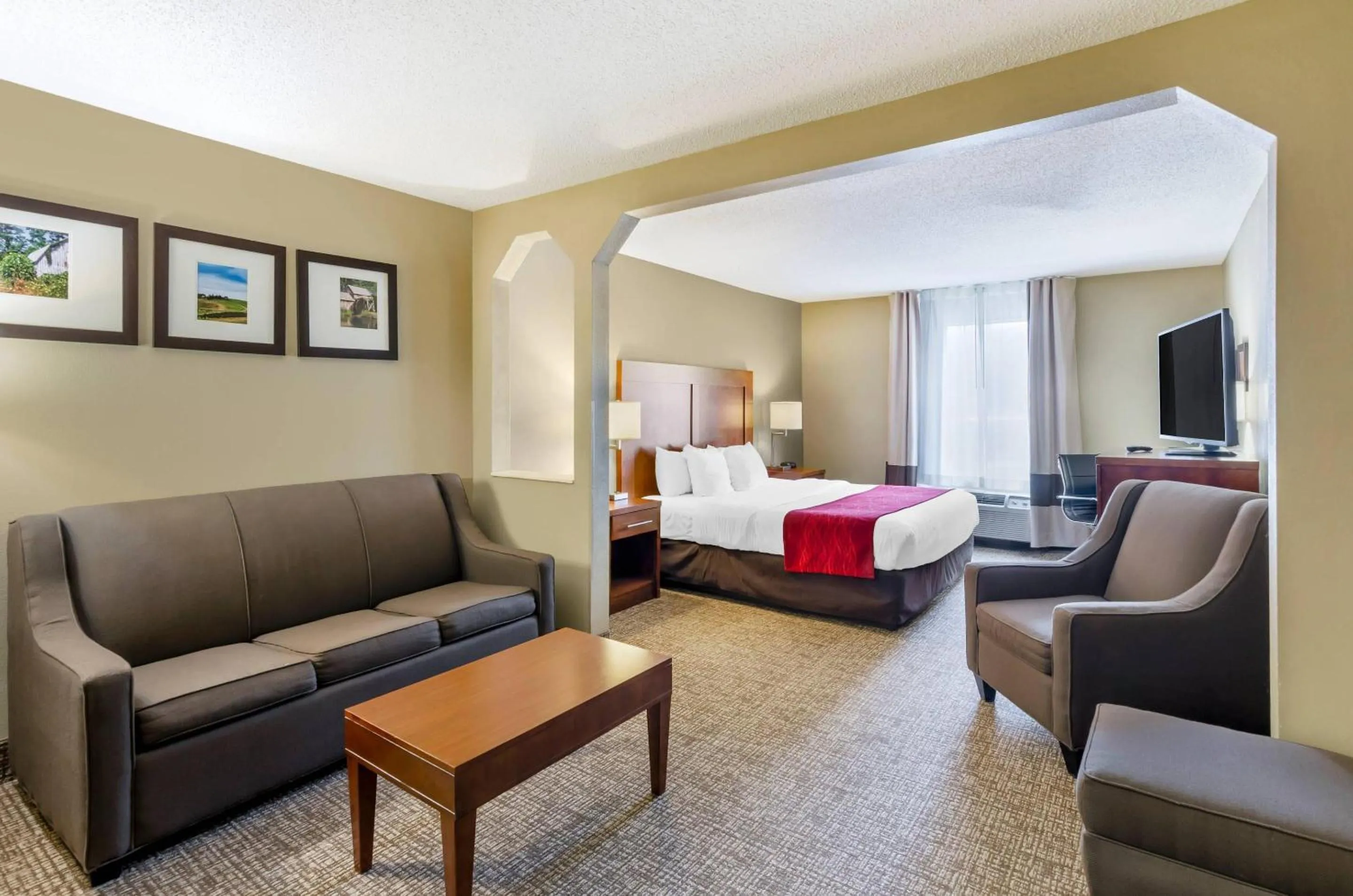 Bedroom, Bed in Comfort Inn & Suites Christiansburg I-81