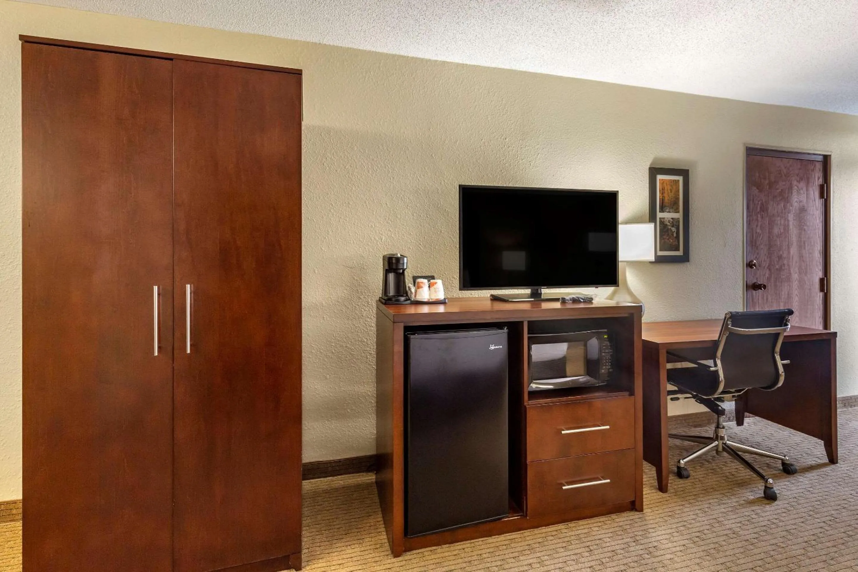 Photo of the whole room in Comfort Inn & Suites near Danville Mall