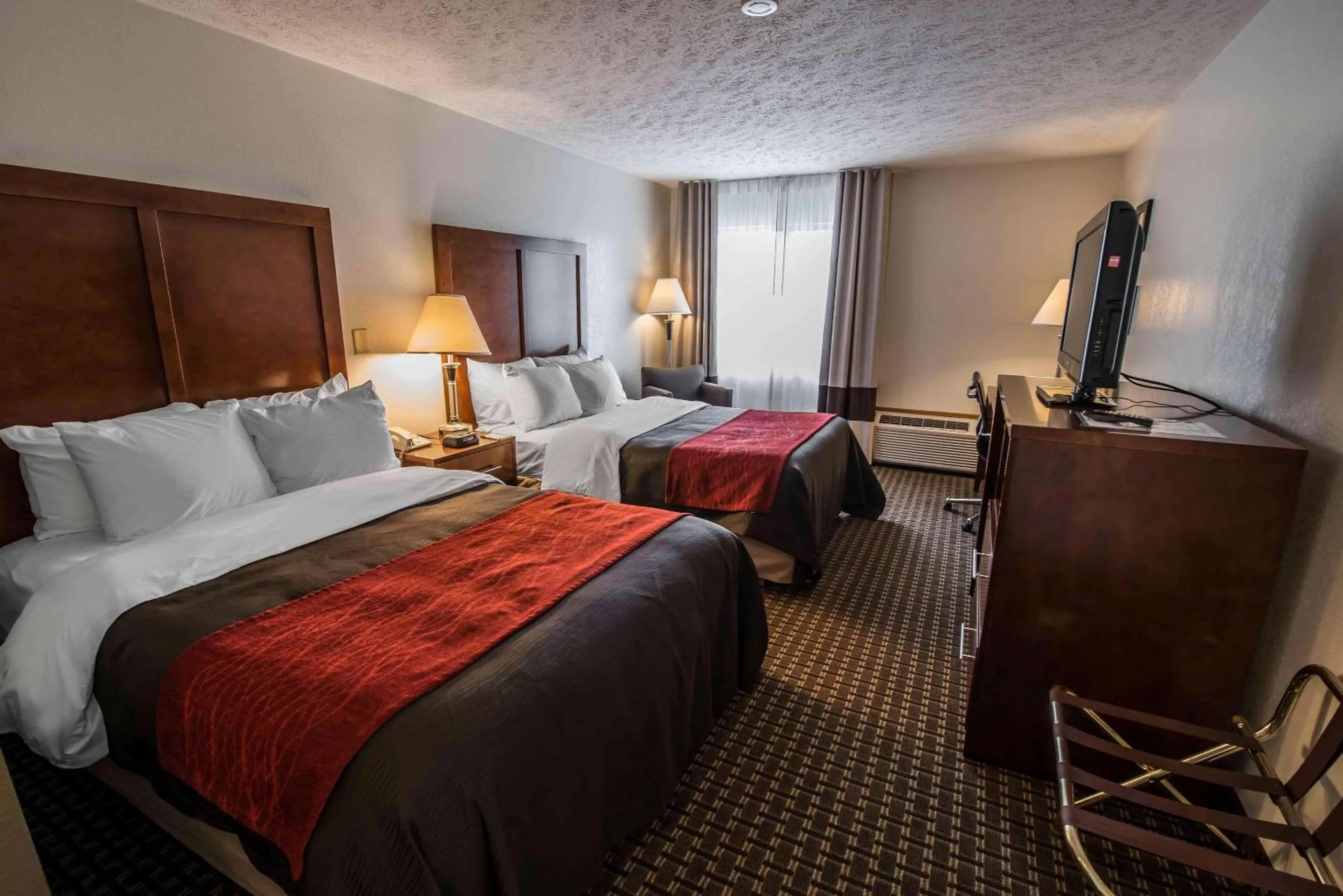 Photo of the whole room, Bed in Comfort Inn Atkins-Marion I-81