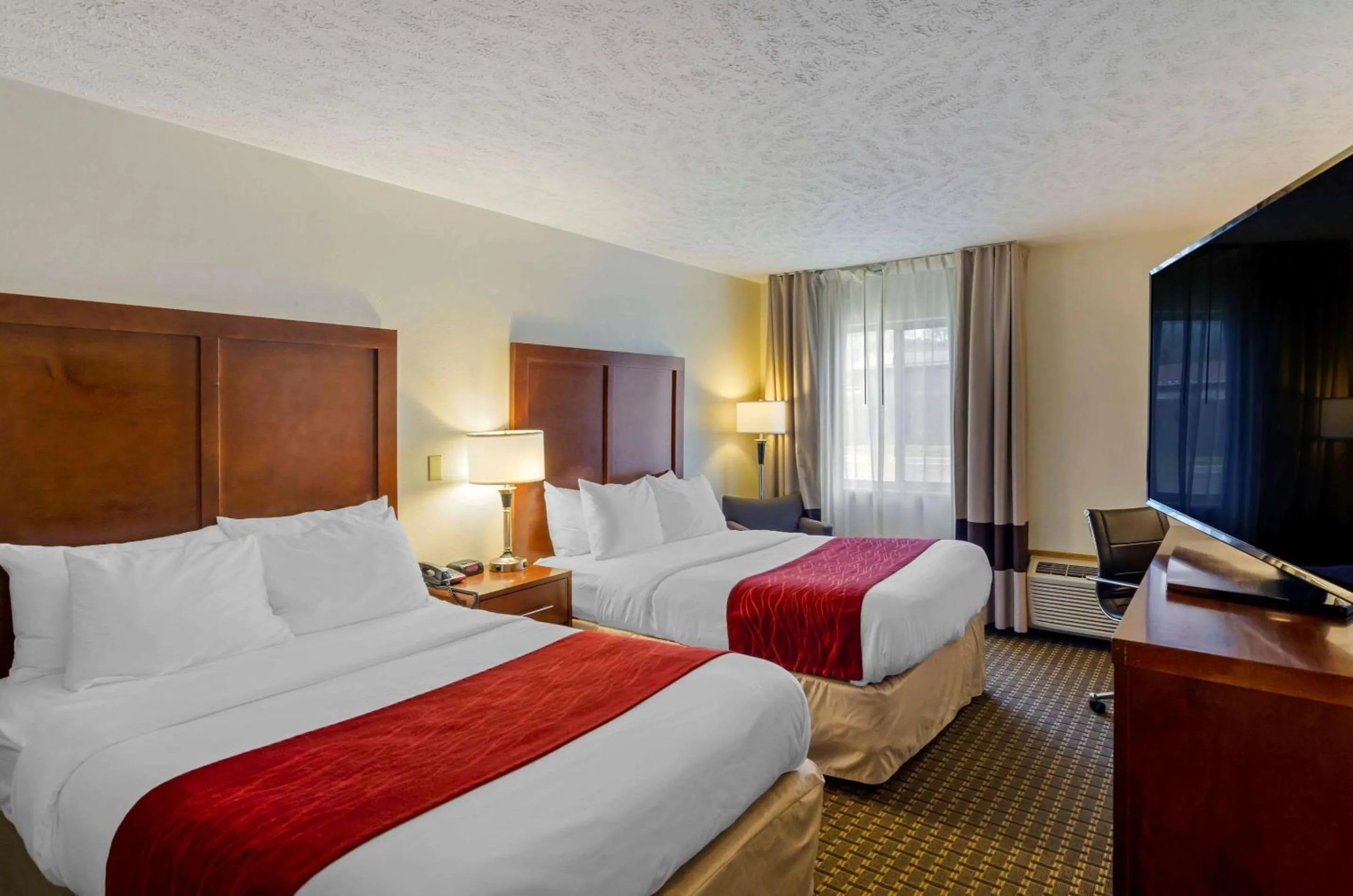 Photo of the whole room, Bed in Comfort Inn Atkins-Marion I-81