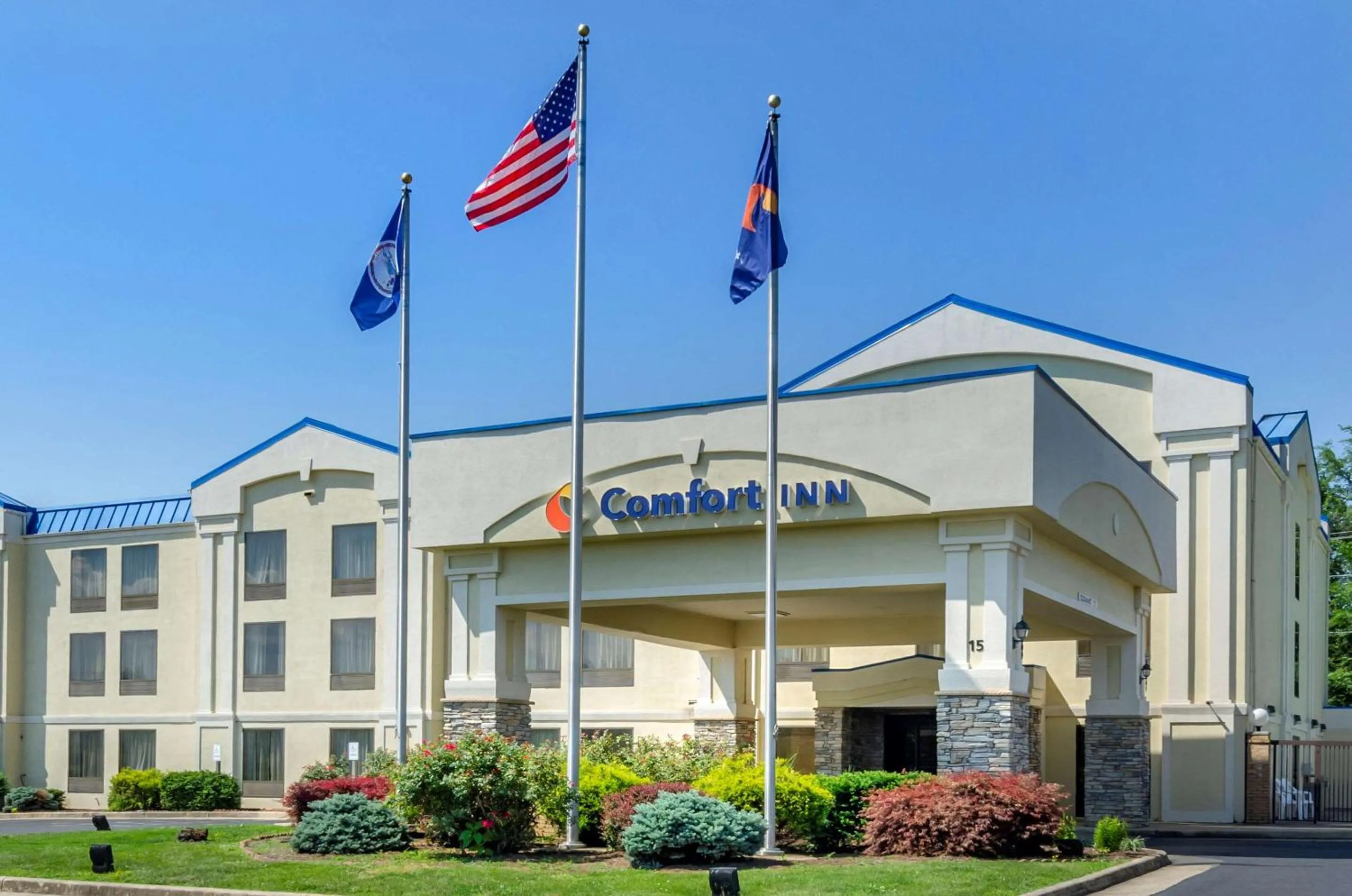 Property building in Comfort Inn Waynesboro