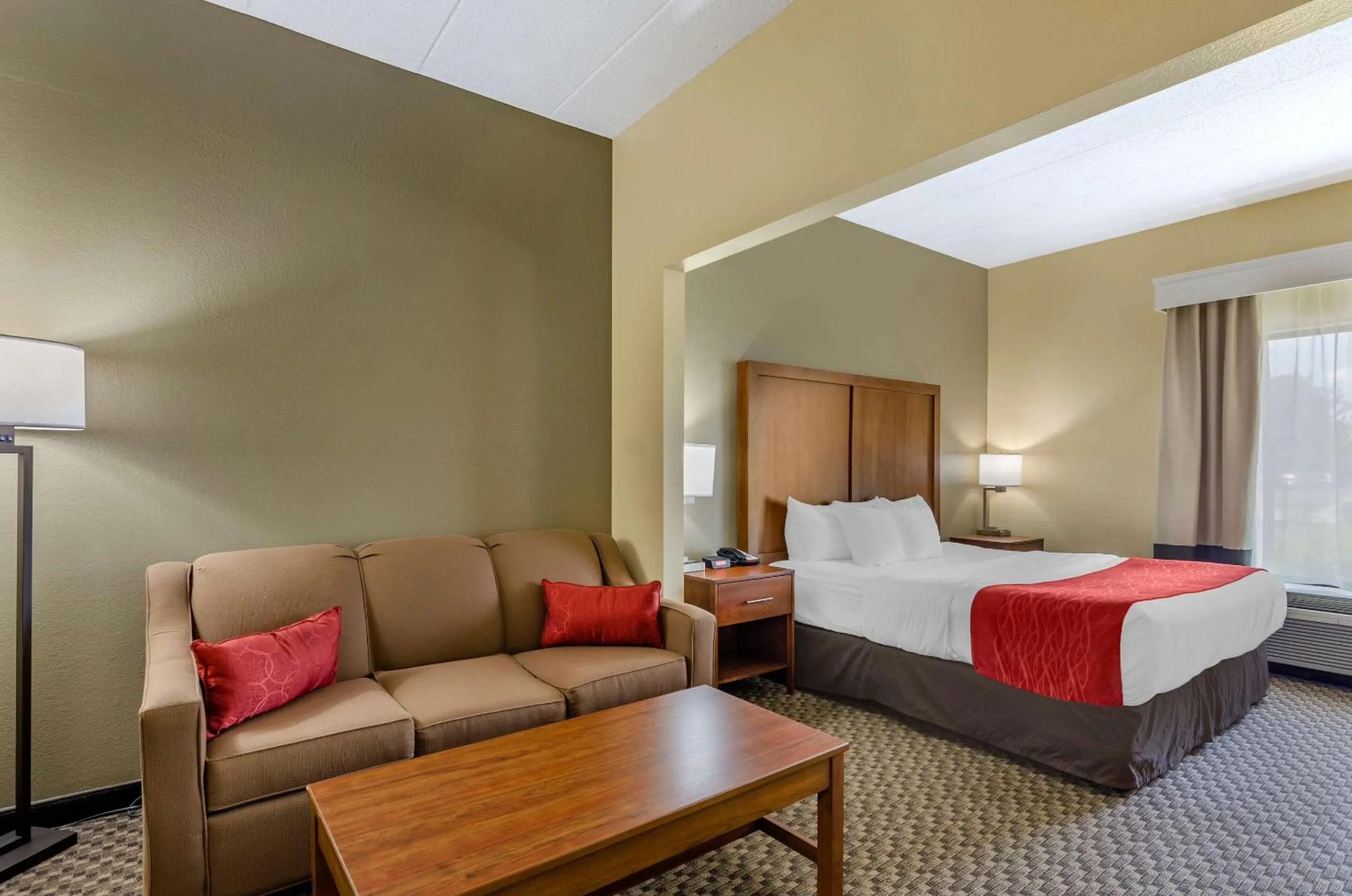 Photo of the whole room, Bed in Comfort Inn Waynesboro