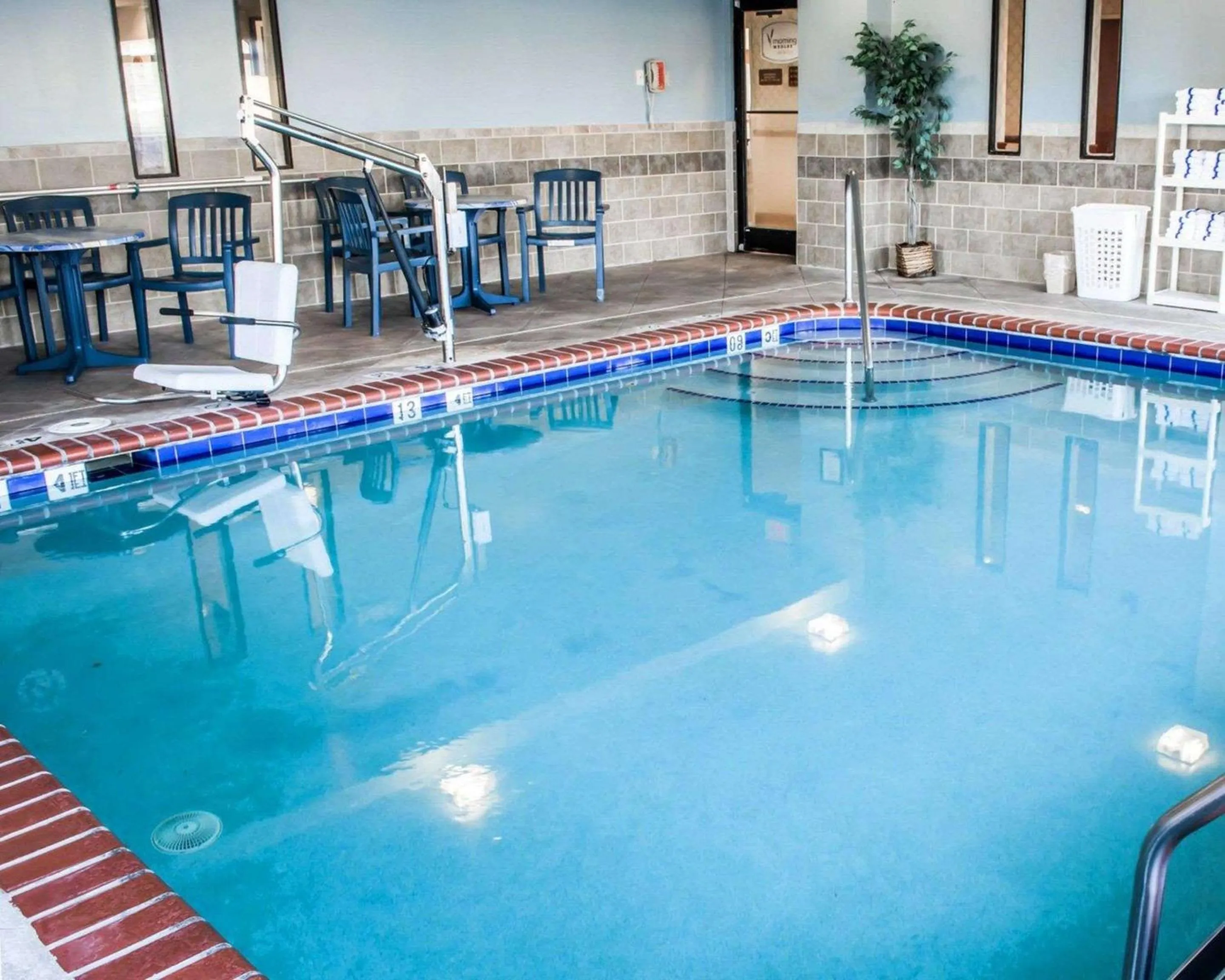 Swimming pool in Sleep Inn & Suites Virginia Horse Center