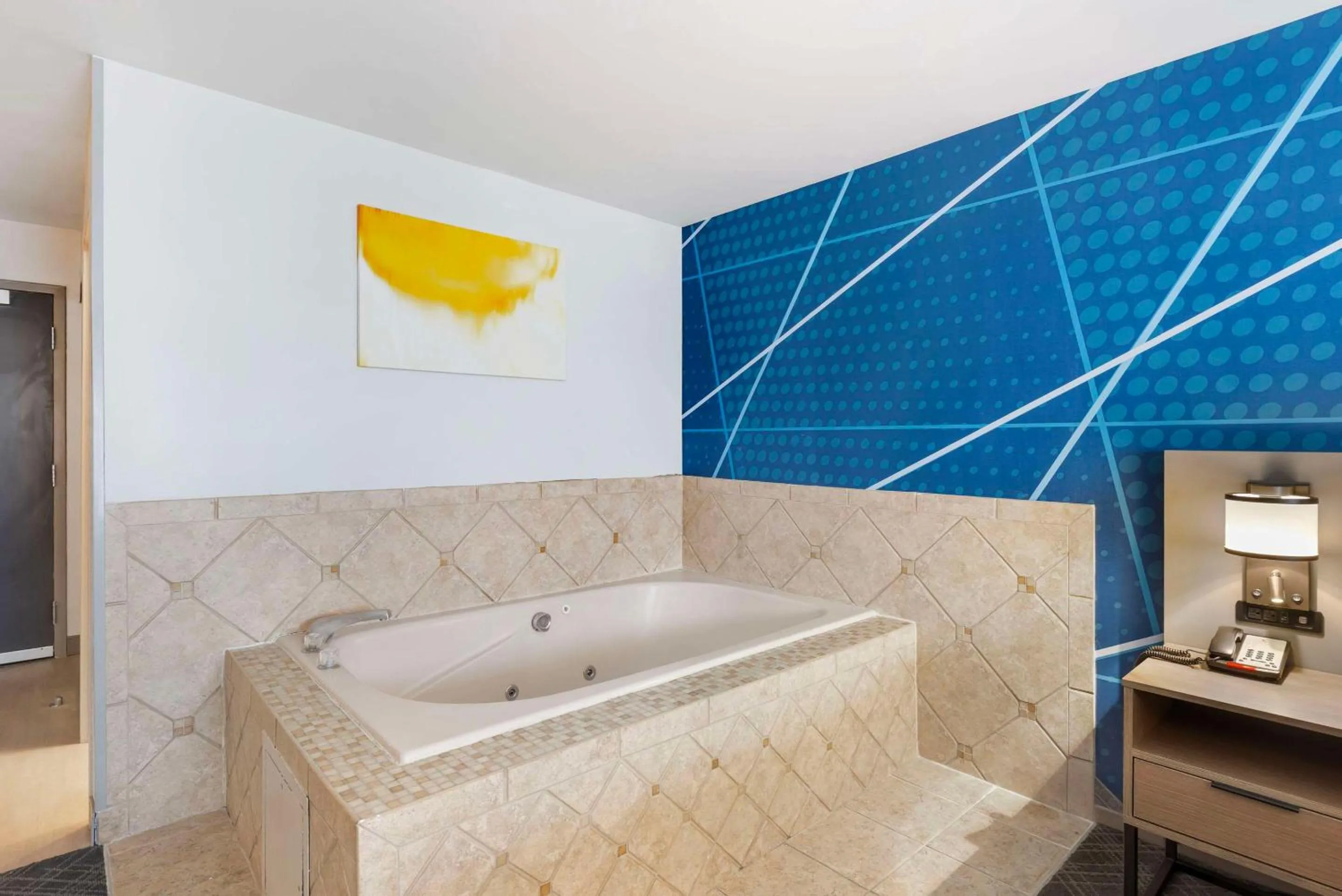 Bedroom, Bed in Comfort Inn Monticello