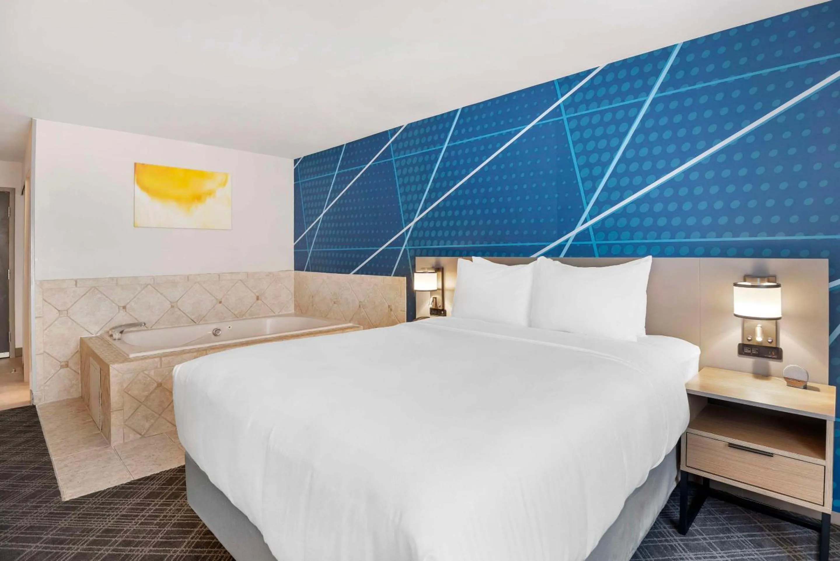 Bedroom, Bed in Comfort Inn Monticello