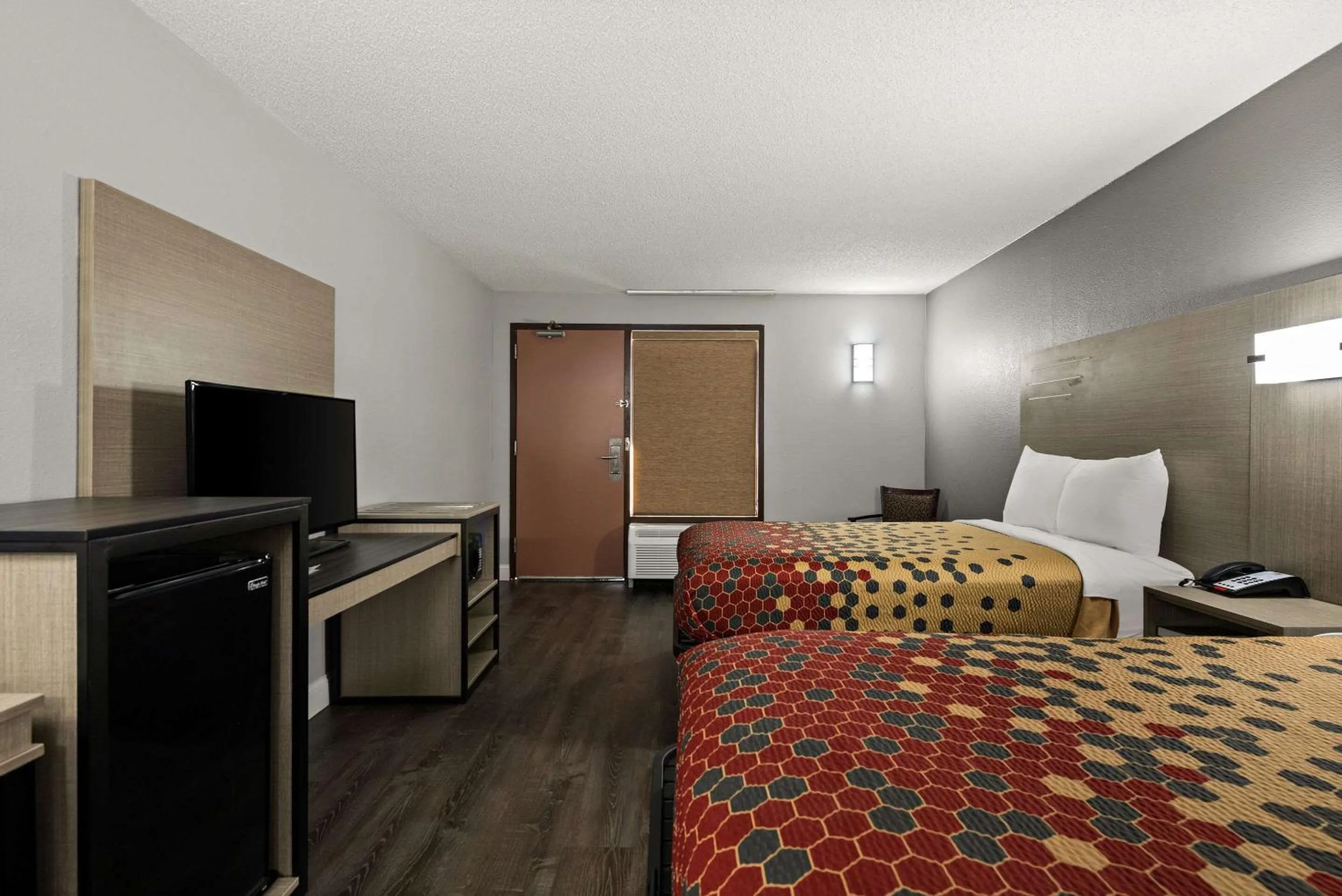 Bedroom in Econo Lodge