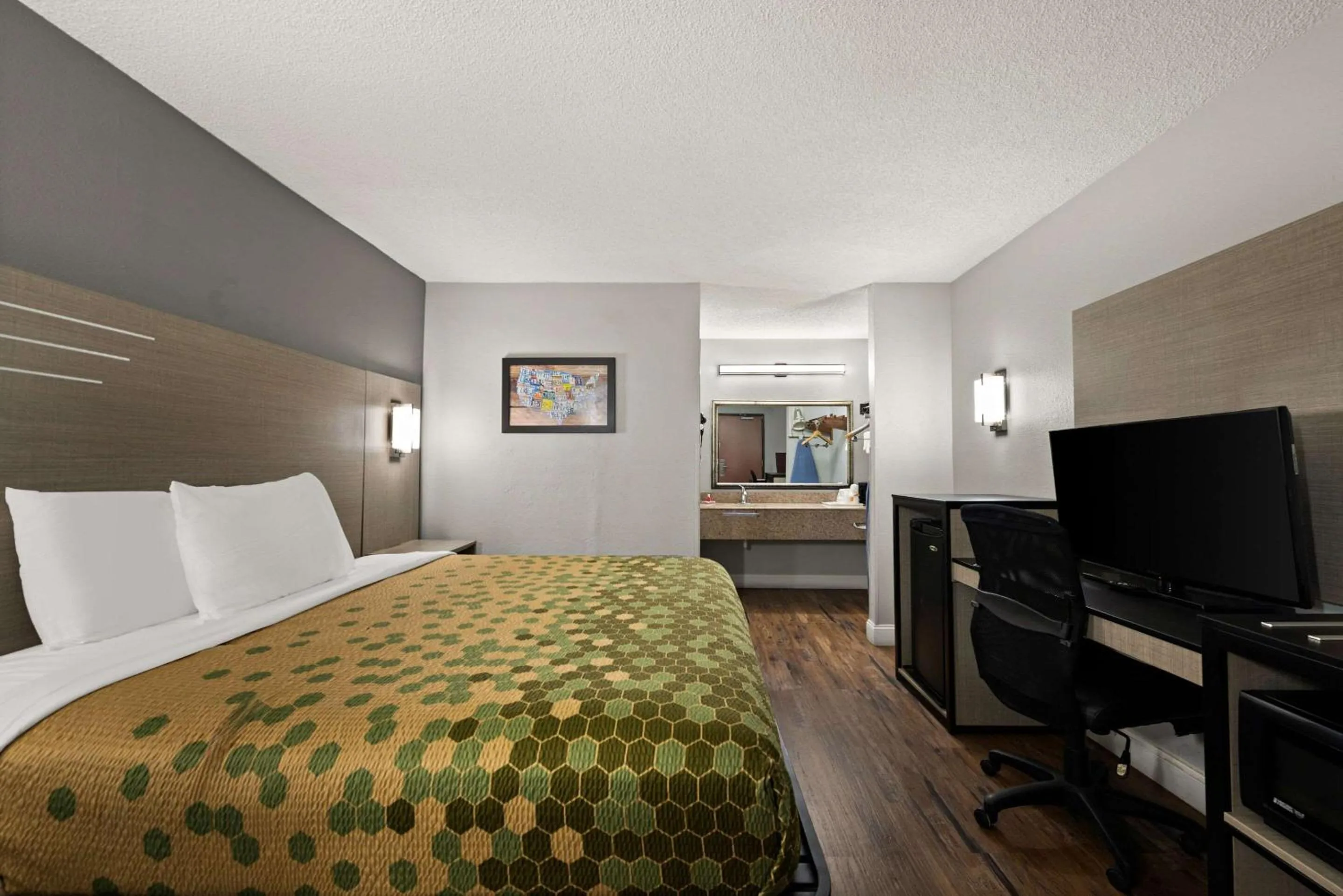 Bedroom in Econo Lodge