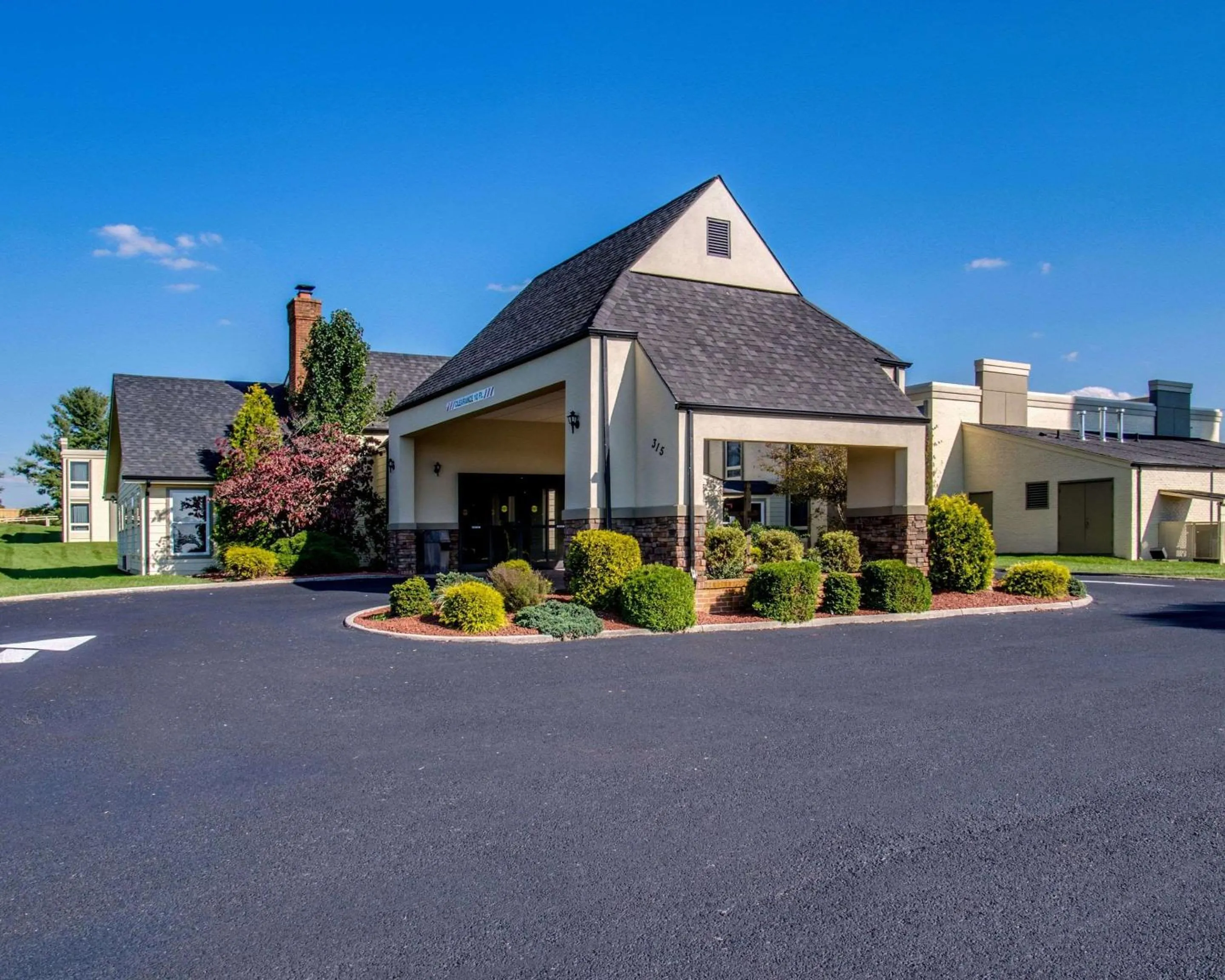 Property building in Comfort Inn Wytheville