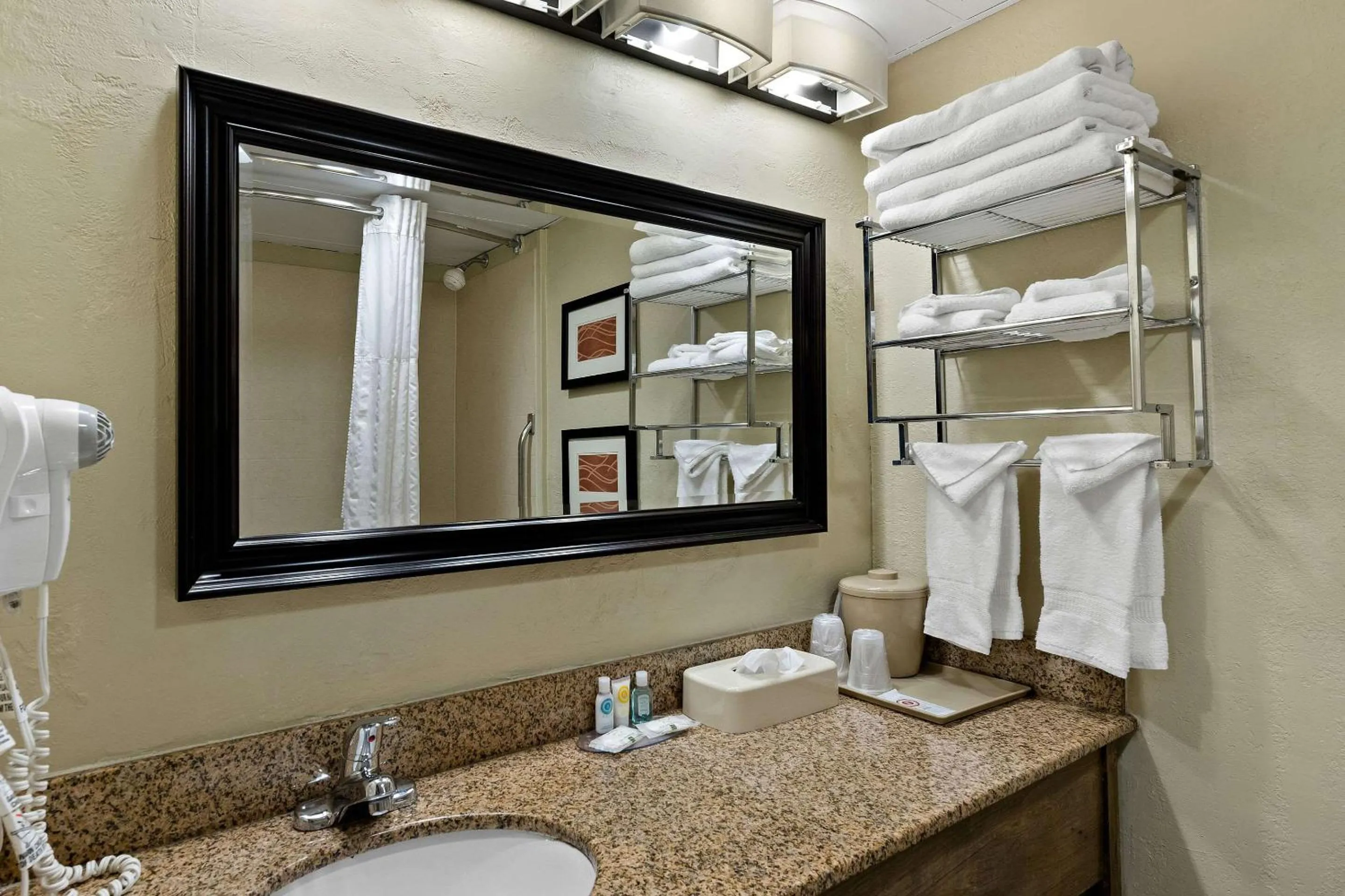 Bedroom in Comfort Inn Wytheville