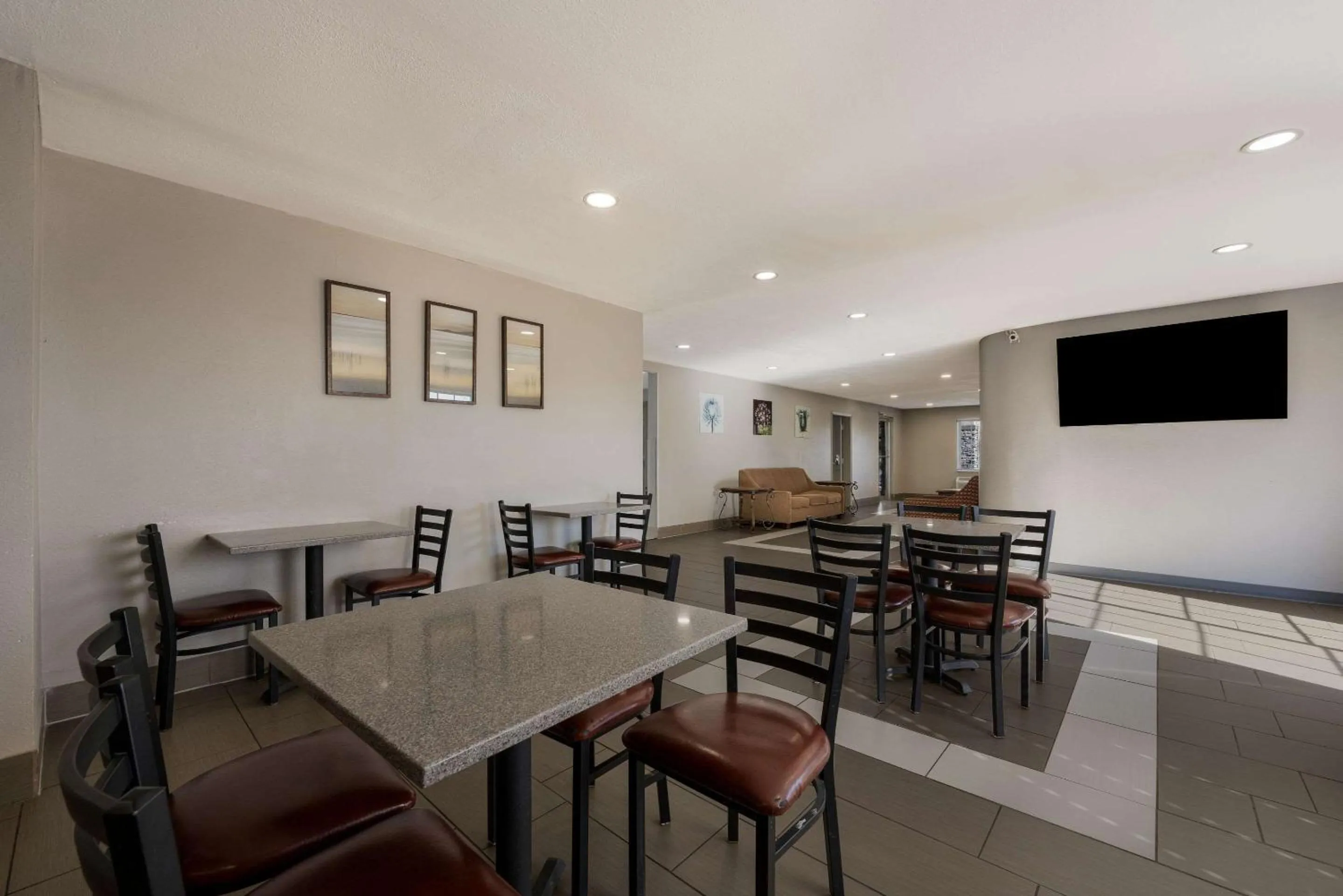 Breakfast in Quality Inn University Area