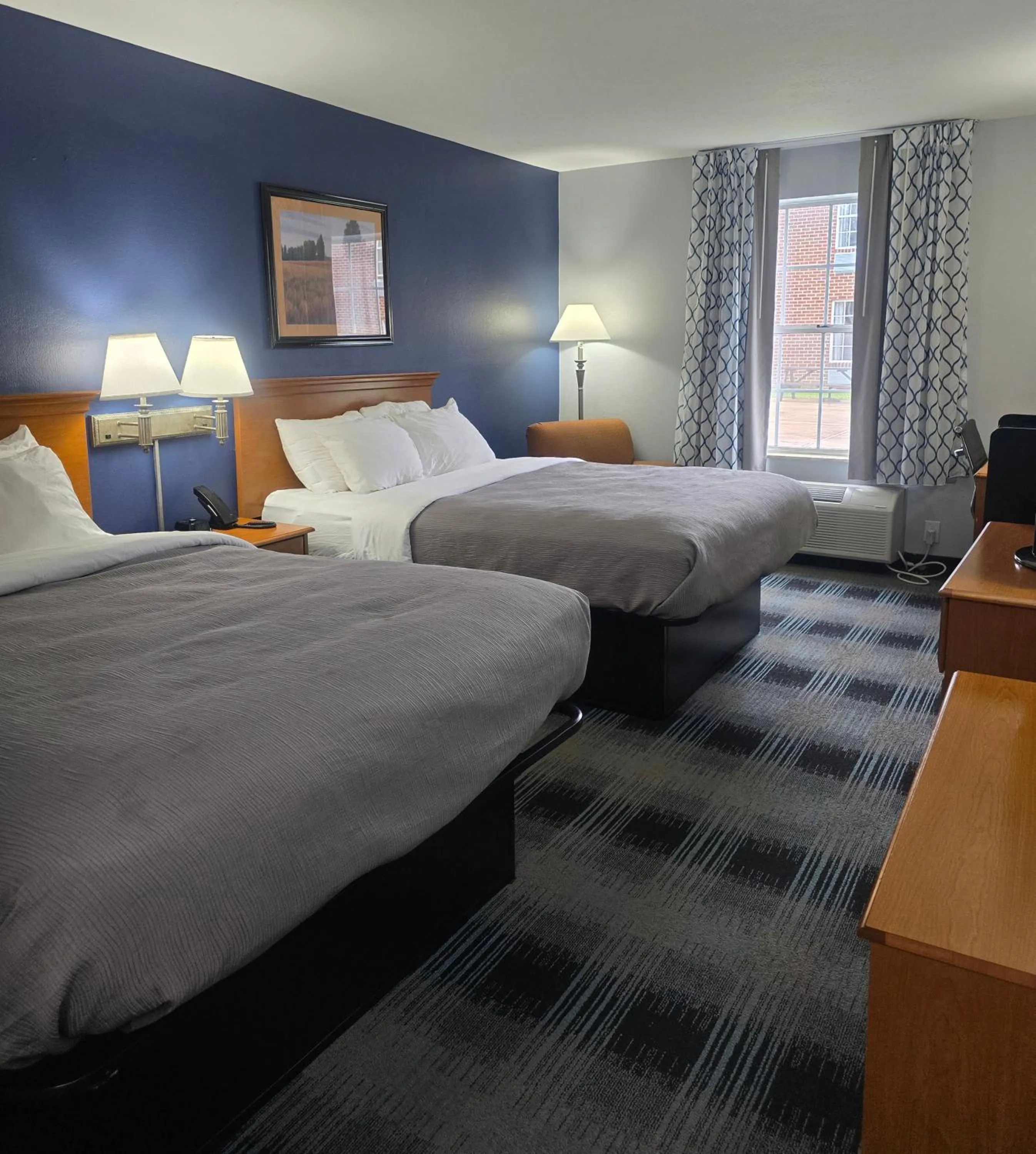 Bed in Quality Inn Dublin I-81