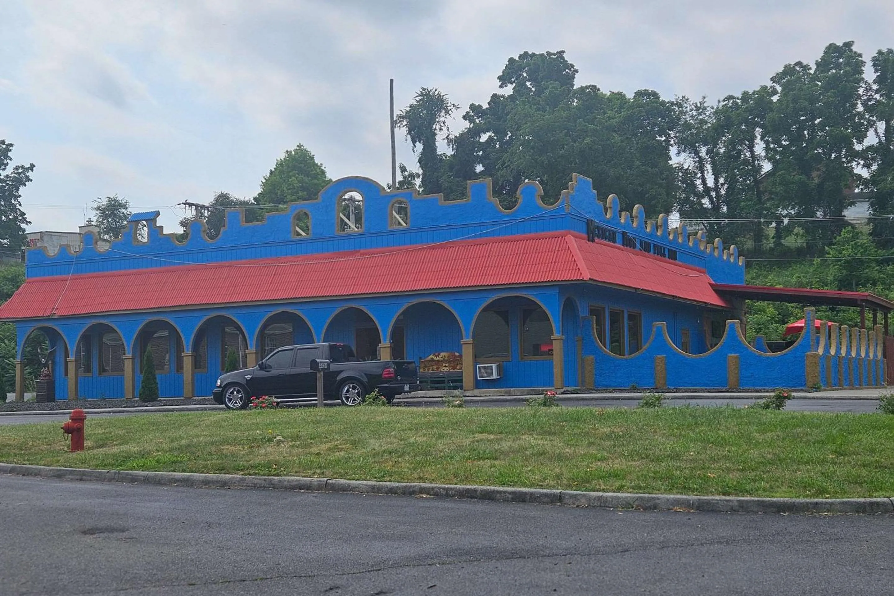Property building in Quality Inn Dublin I-81