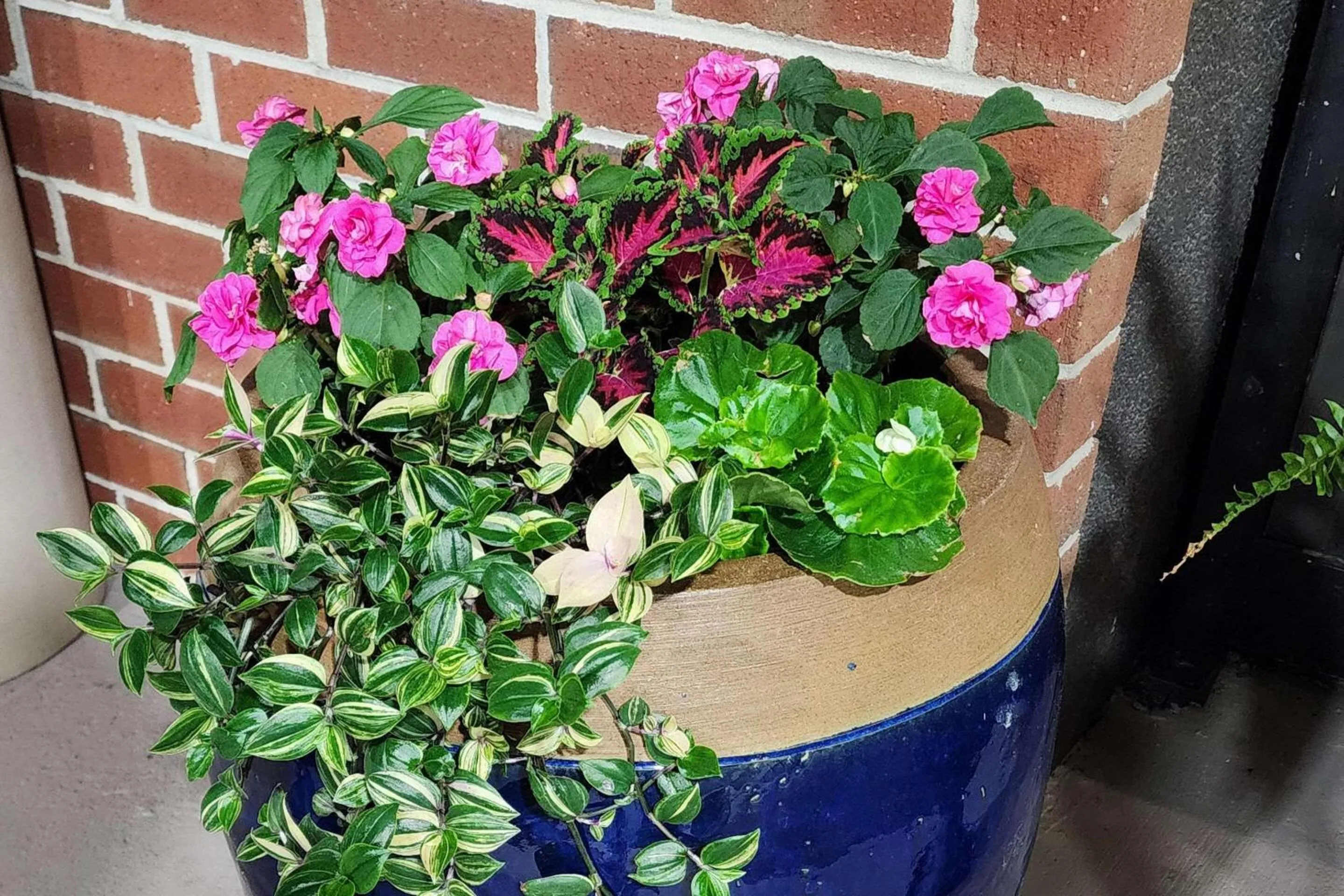 Property building in Quality Inn Dublin I-81