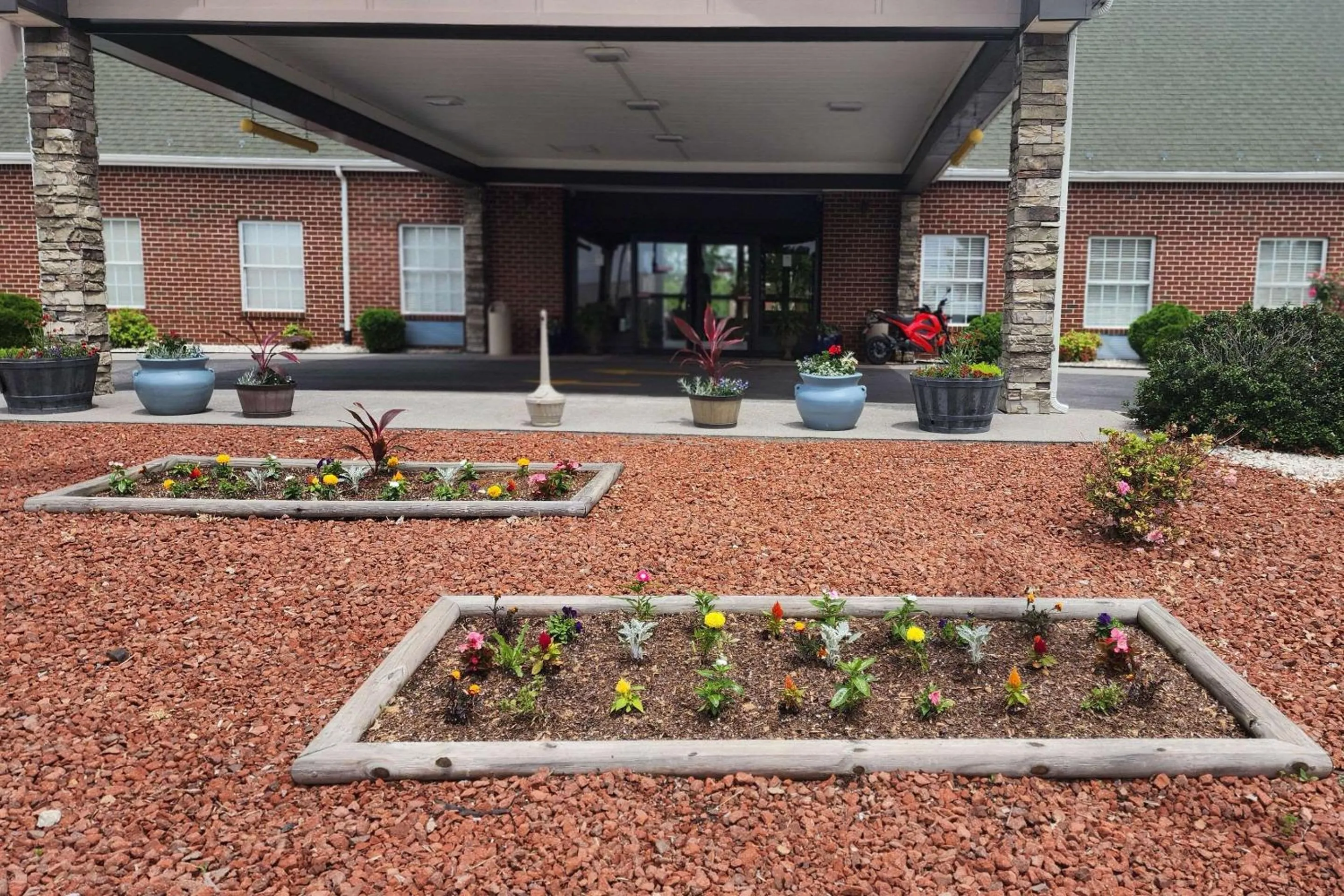 Property building in Quality Inn Dublin I-81