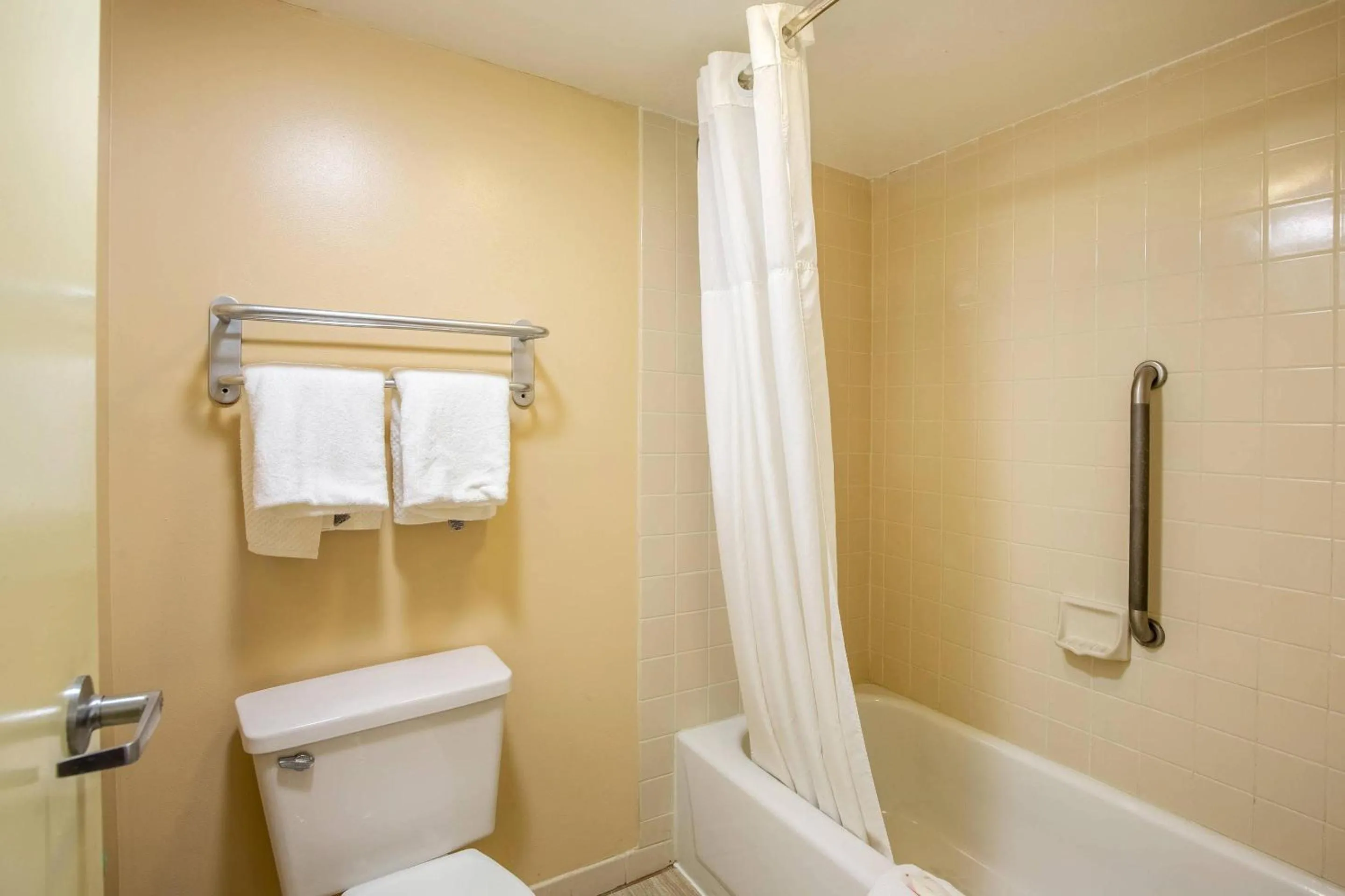 Bedroom in Econo Lodge Naval Station Norfolk