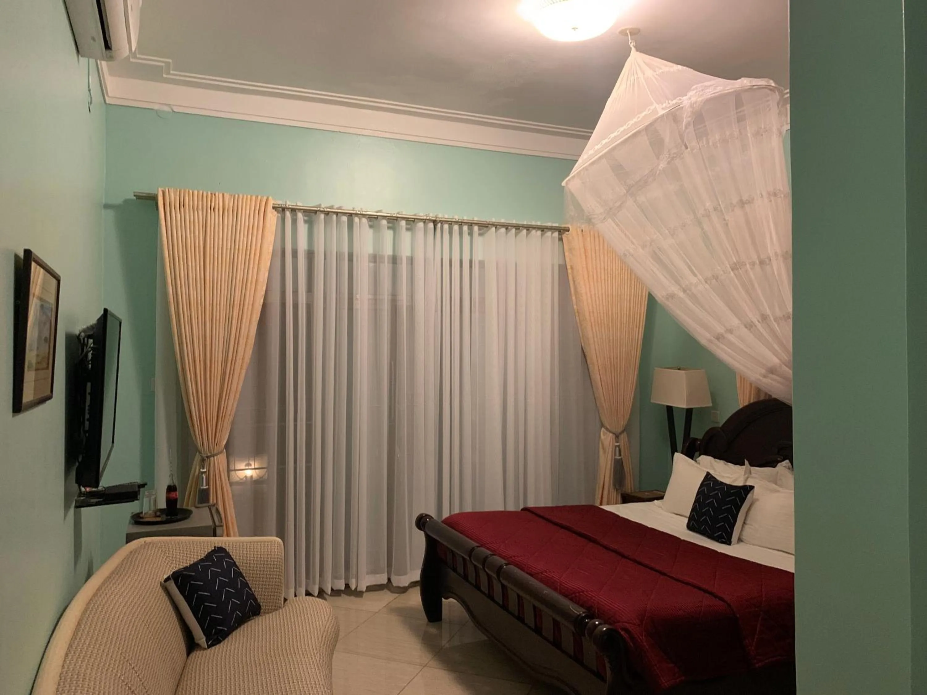 Bedroom, Bed in Lakepoint Villa