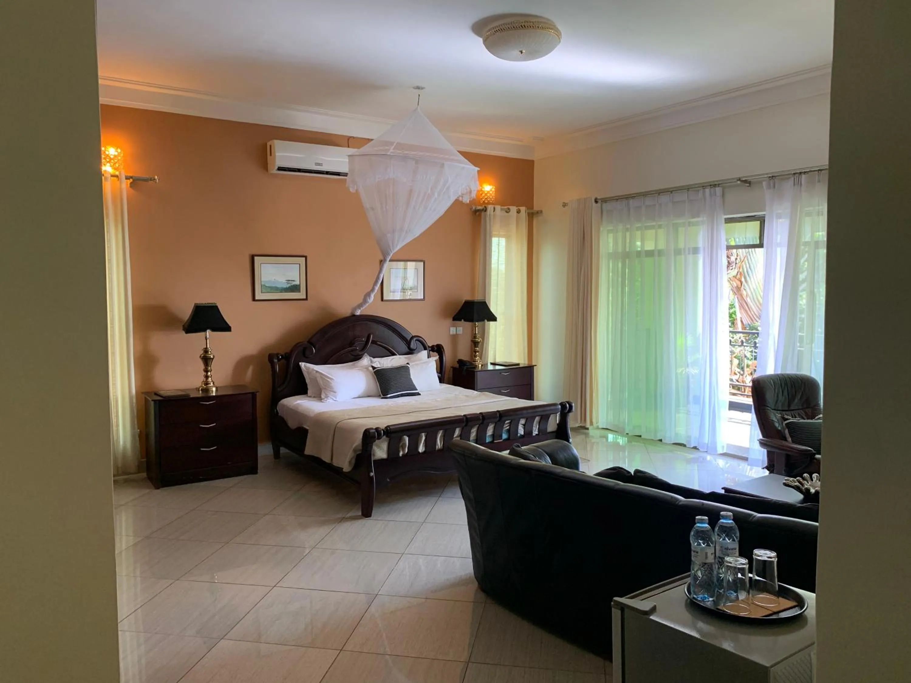 Seating area, Bed in Lakepoint Villa