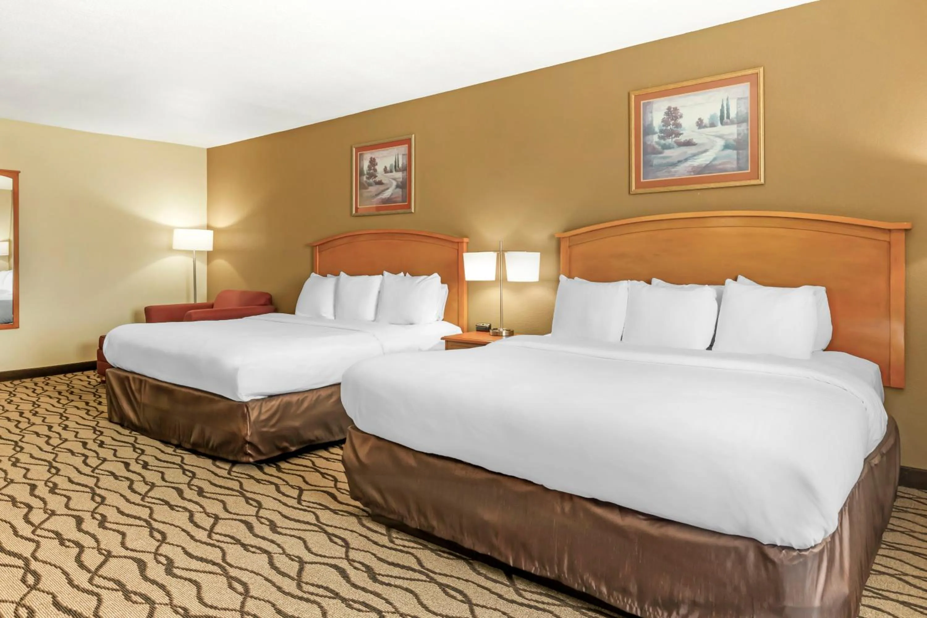 Bed in Comfort Inn & Suites Chesapeake - Portsmouth