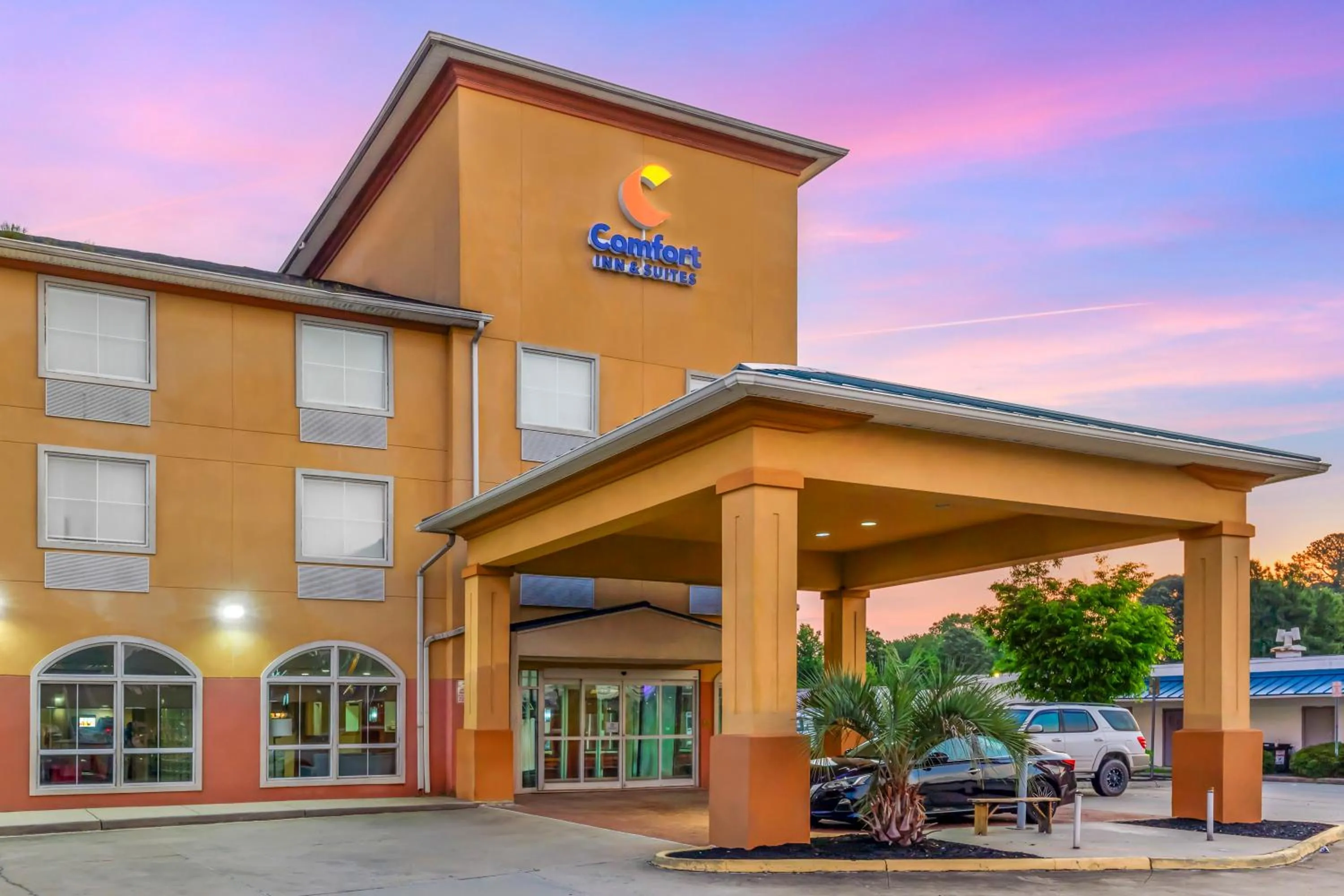 Property building in Comfort Inn & Suites Chesapeake - Portsmouth