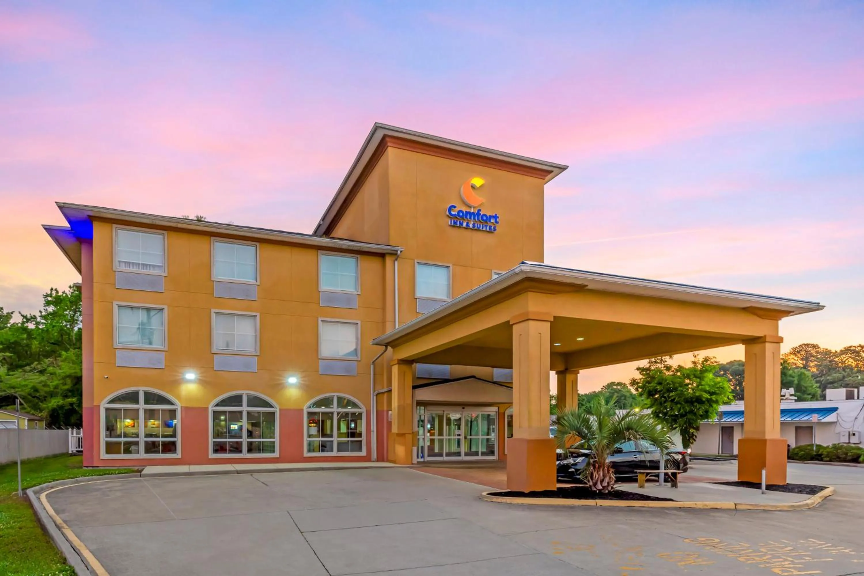 Property building in Comfort Inn & Suites Chesapeake - Portsmouth
