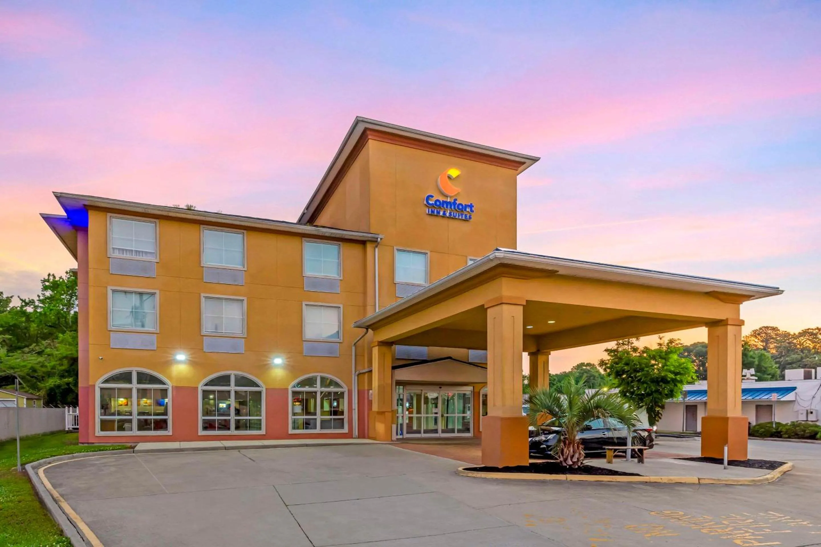 Property building in Comfort Inn & Suites Chesapeake - Portsmouth