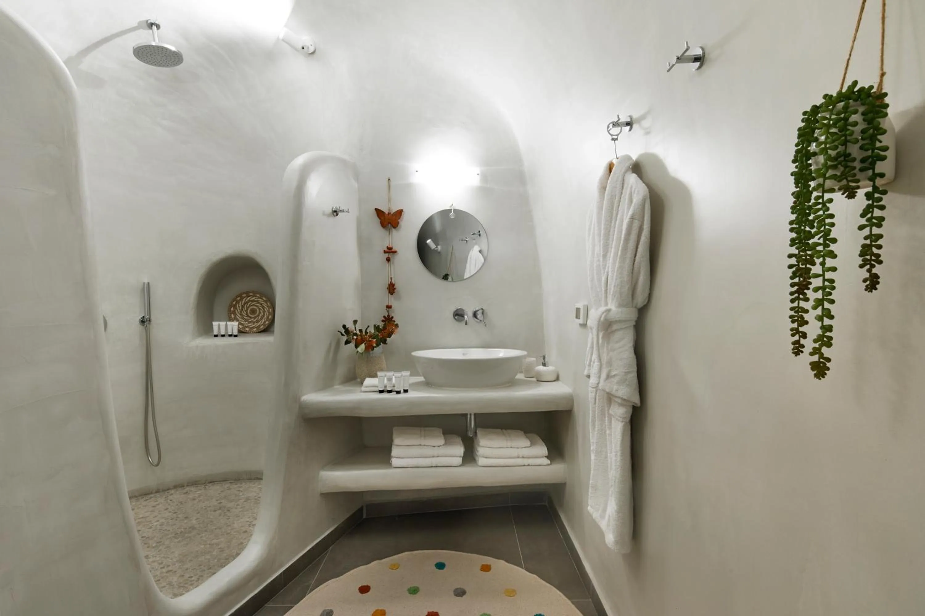 Shower in Mellow Luxury Cave
