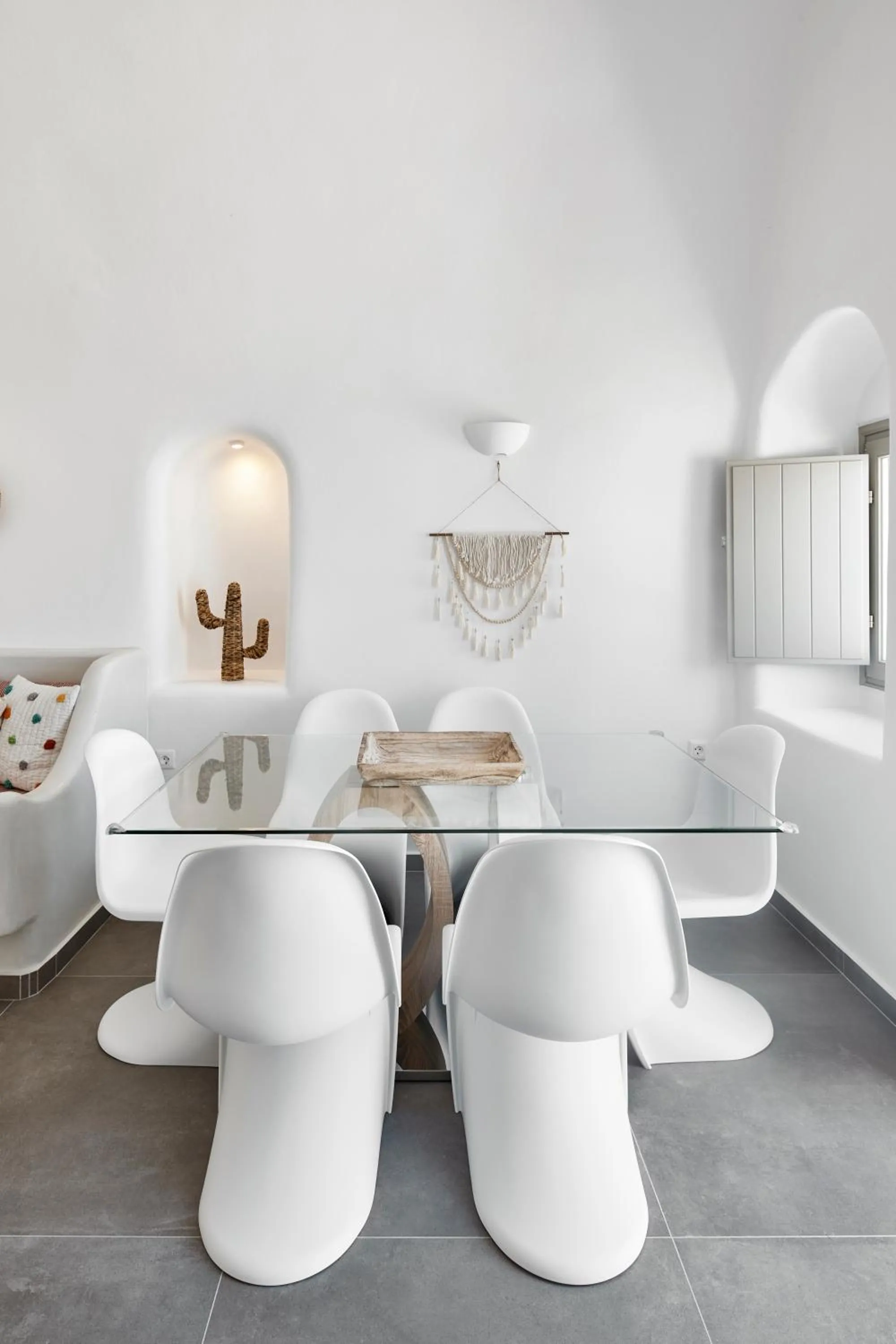 Dining area in Mellow Luxury Cave