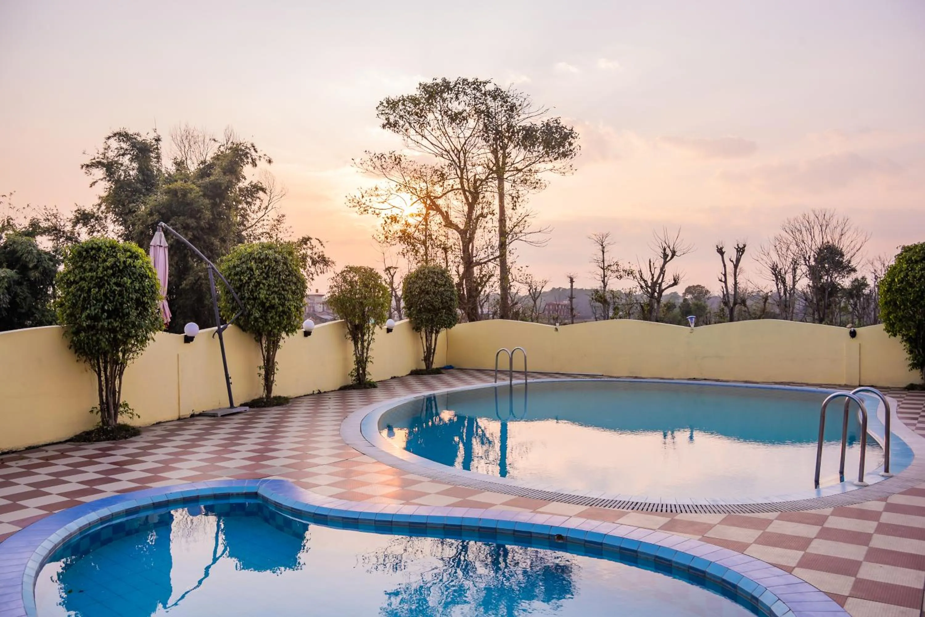 Pool view in Hotel Earth Light Sauraha