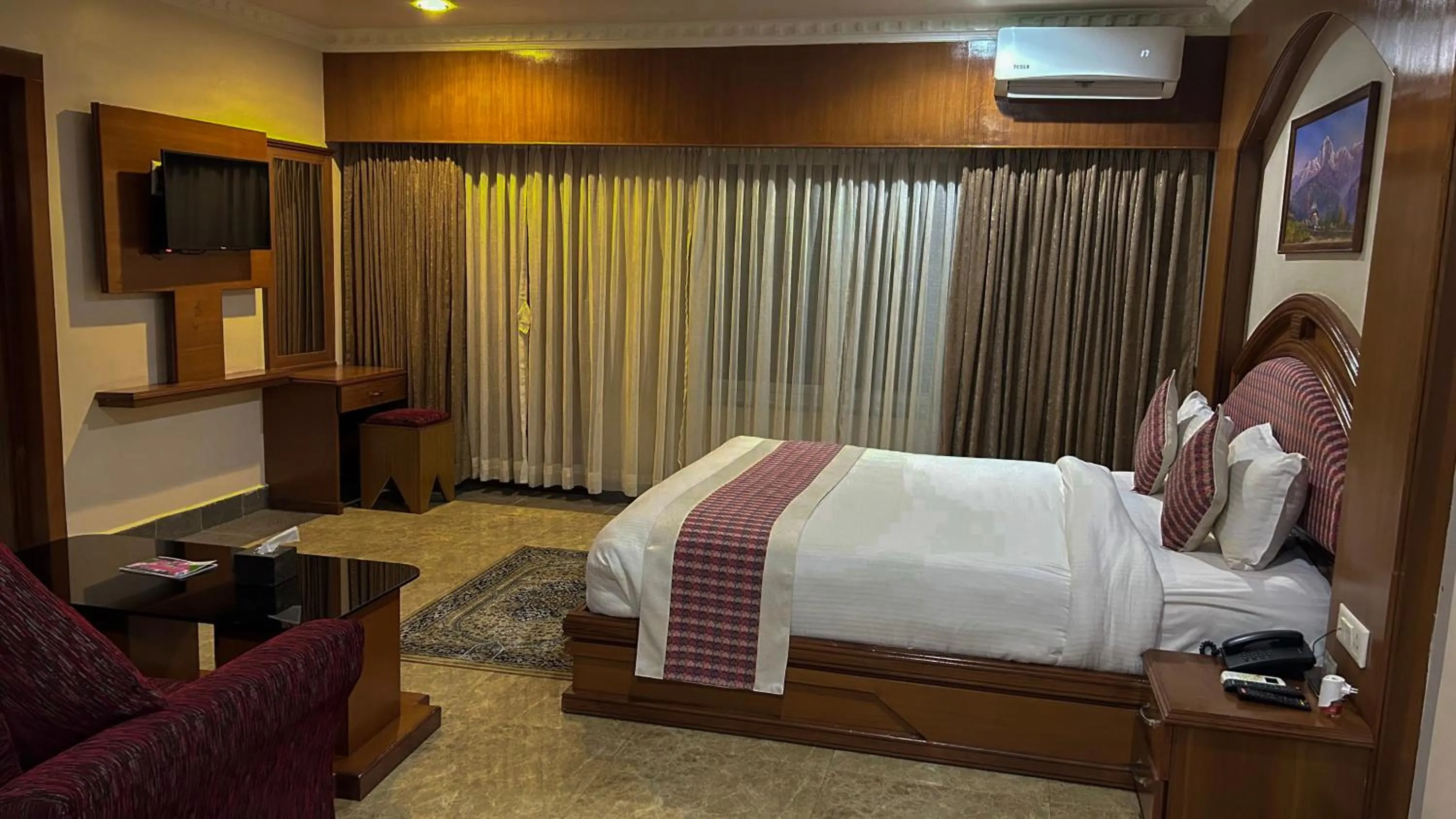 TV and multimedia in Hotel Earth Light Sauraha