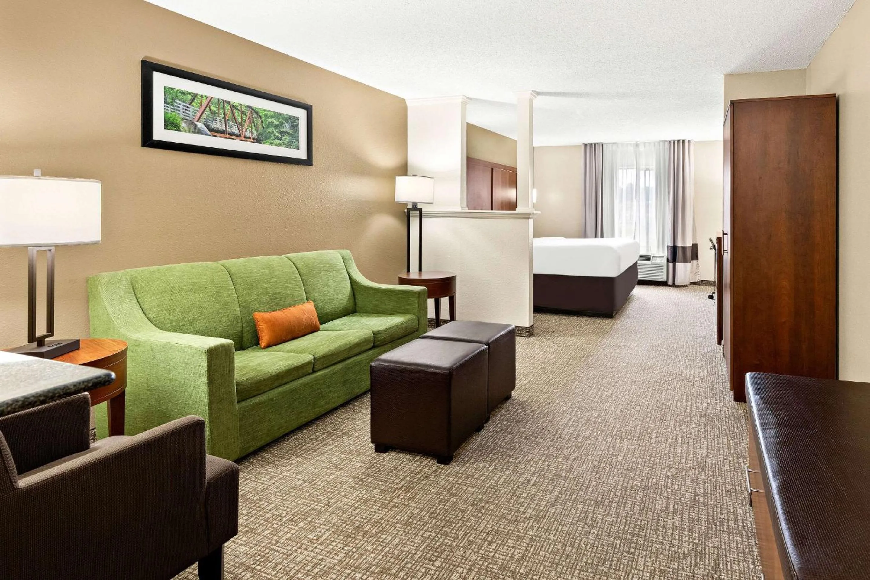 Bedroom in Comfort Suites Abingdon I-81