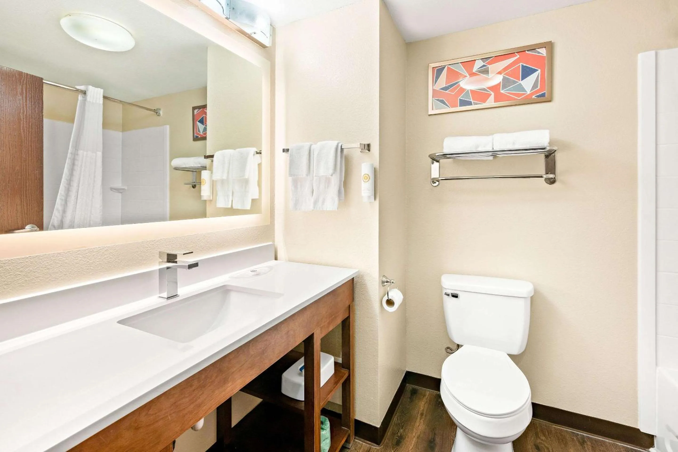 Bedroom in Comfort Suites Abingdon I-81