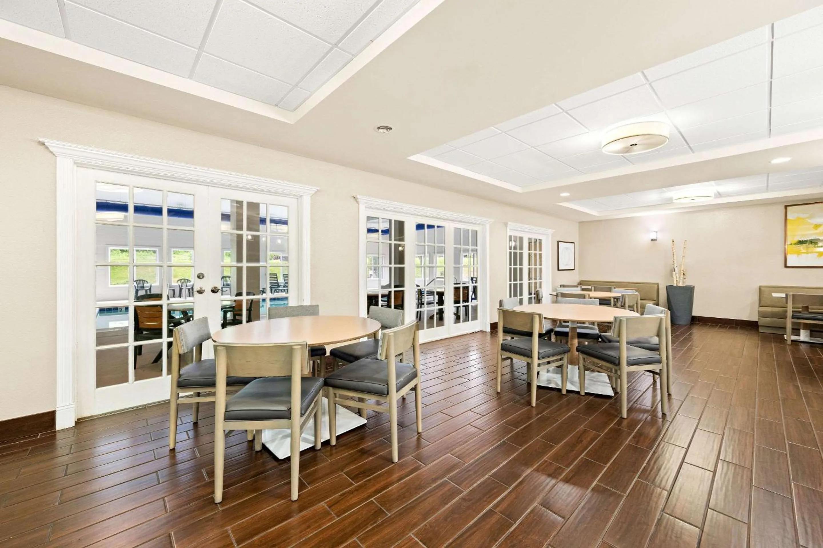 Breakfast in Comfort Suites Abingdon I-81