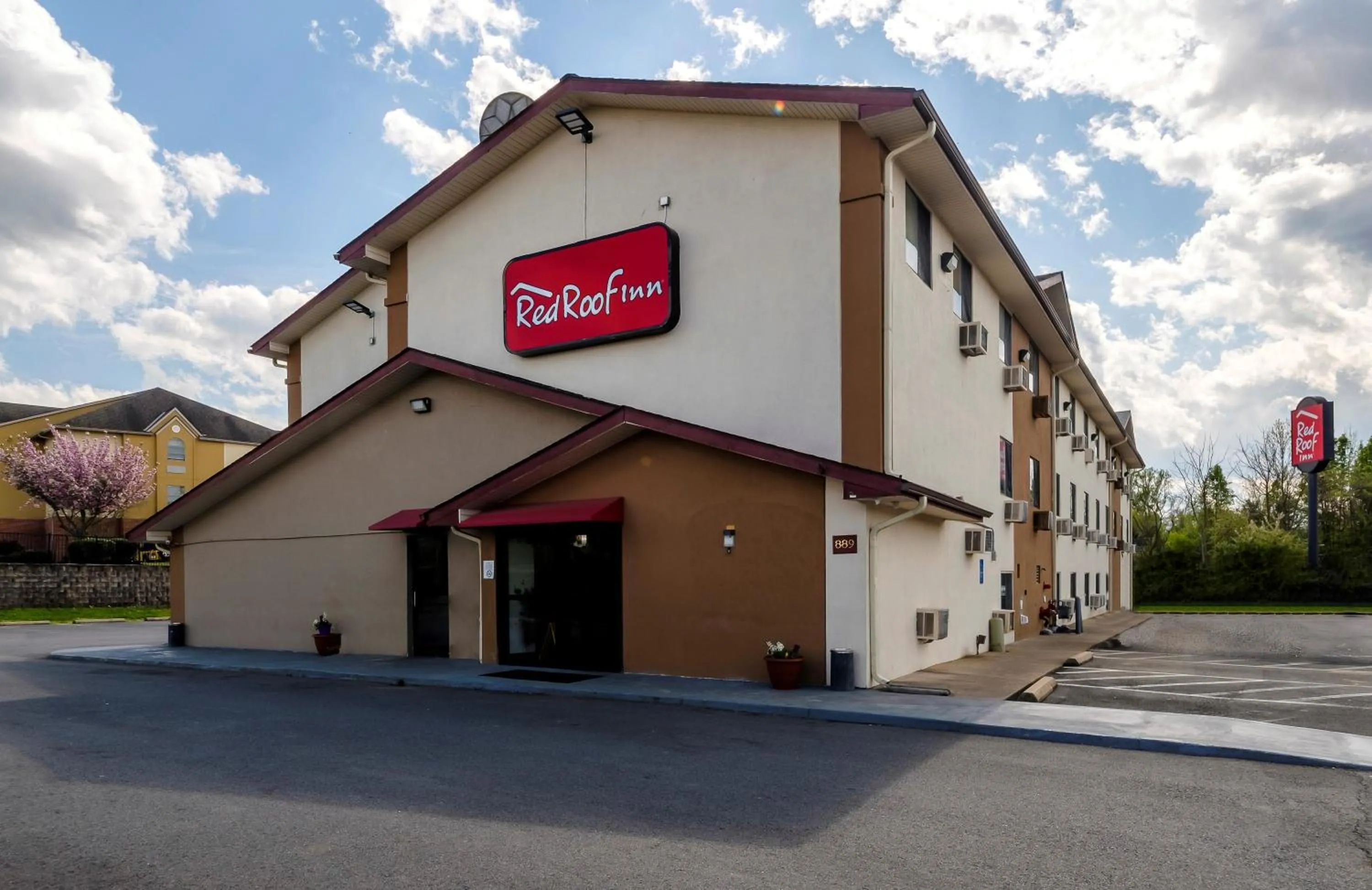 Property building in Red Roof Inn Culpeper