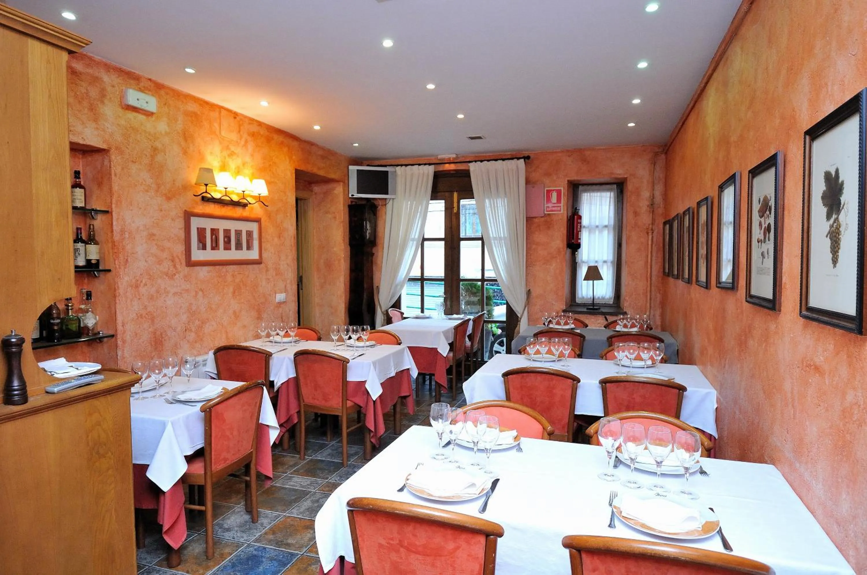 Restaurant/places to eat in Hotel Fonda Merce