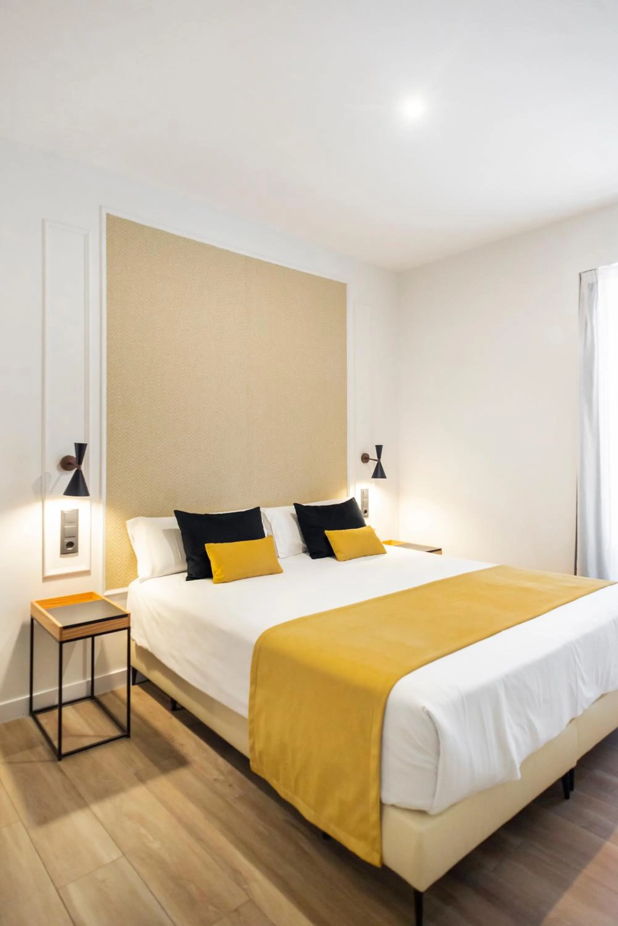 Bed in Blanq Comedias