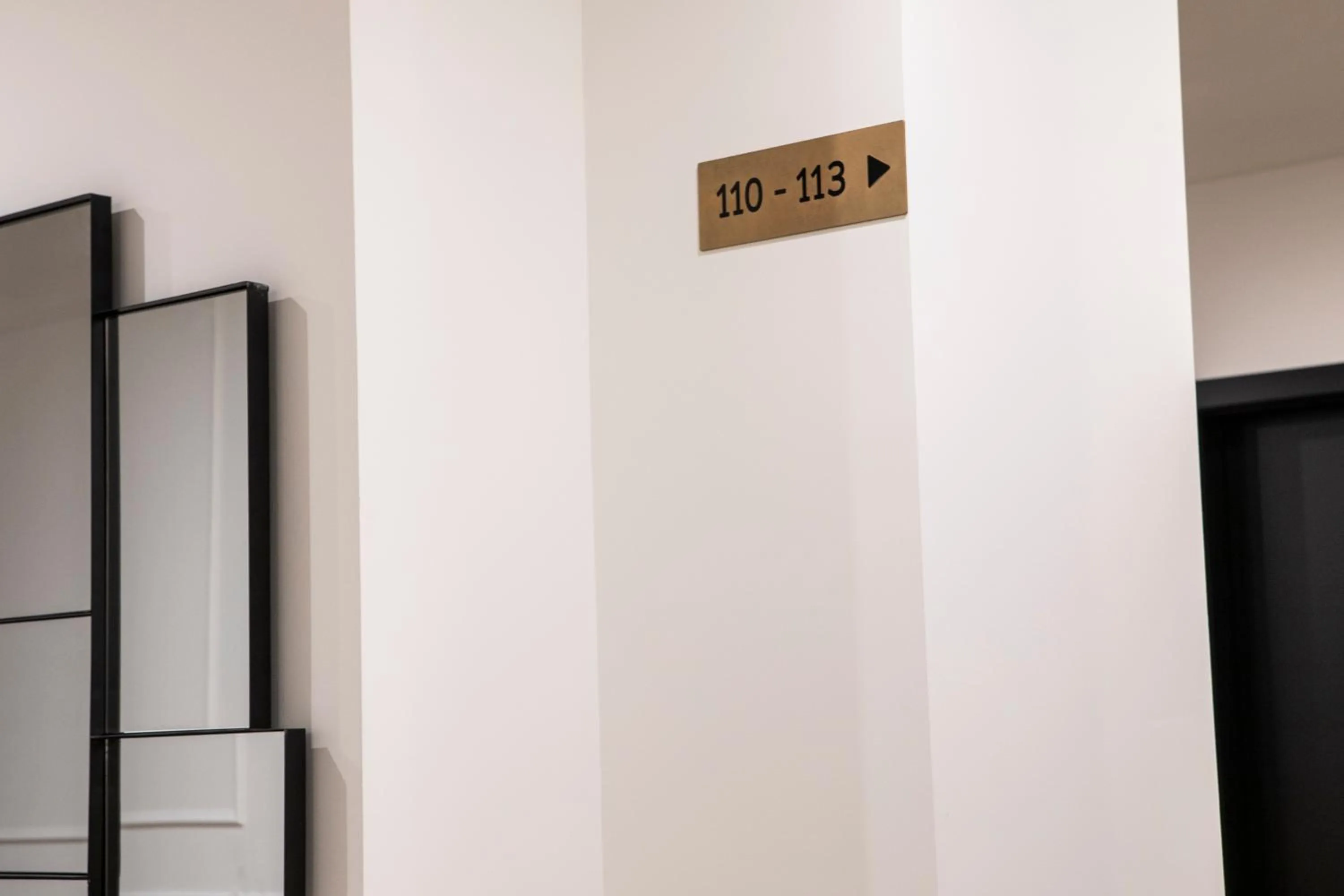 Decorative detail in Blanq Comedias